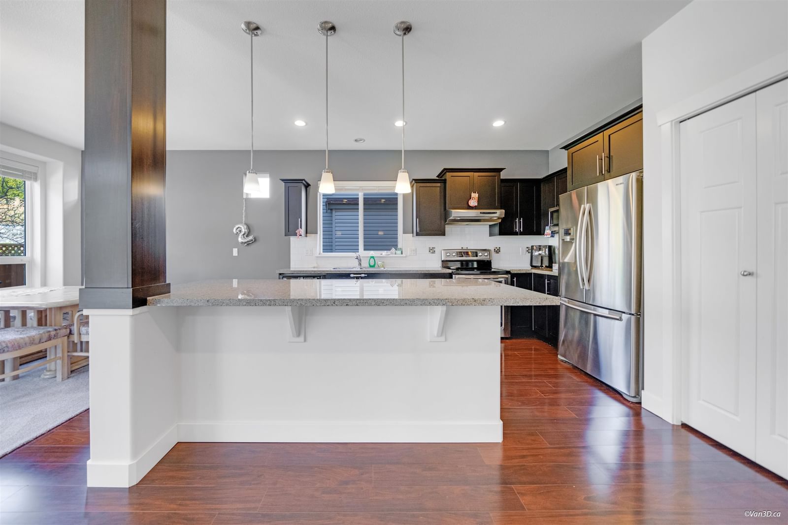 Listing Image 8