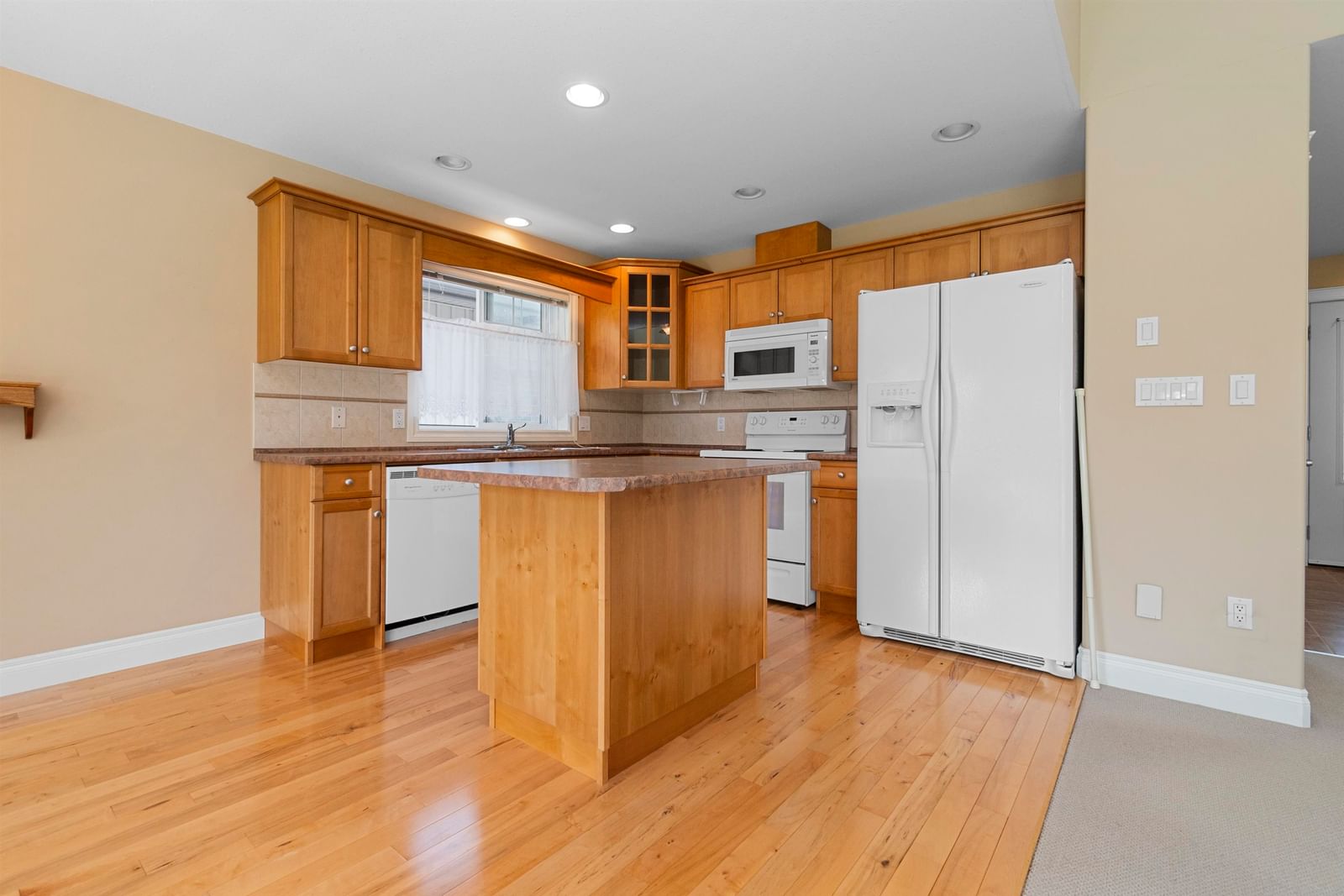 Listing Image 11