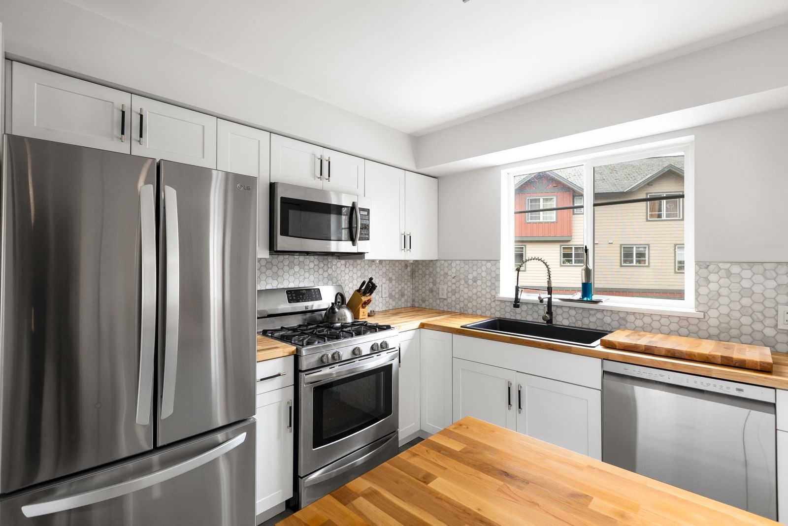 Listing Image 9