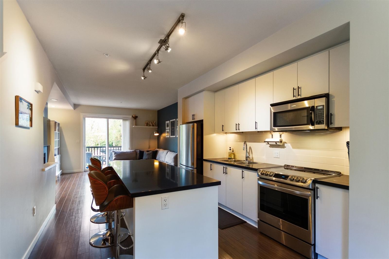 Listing Image 9