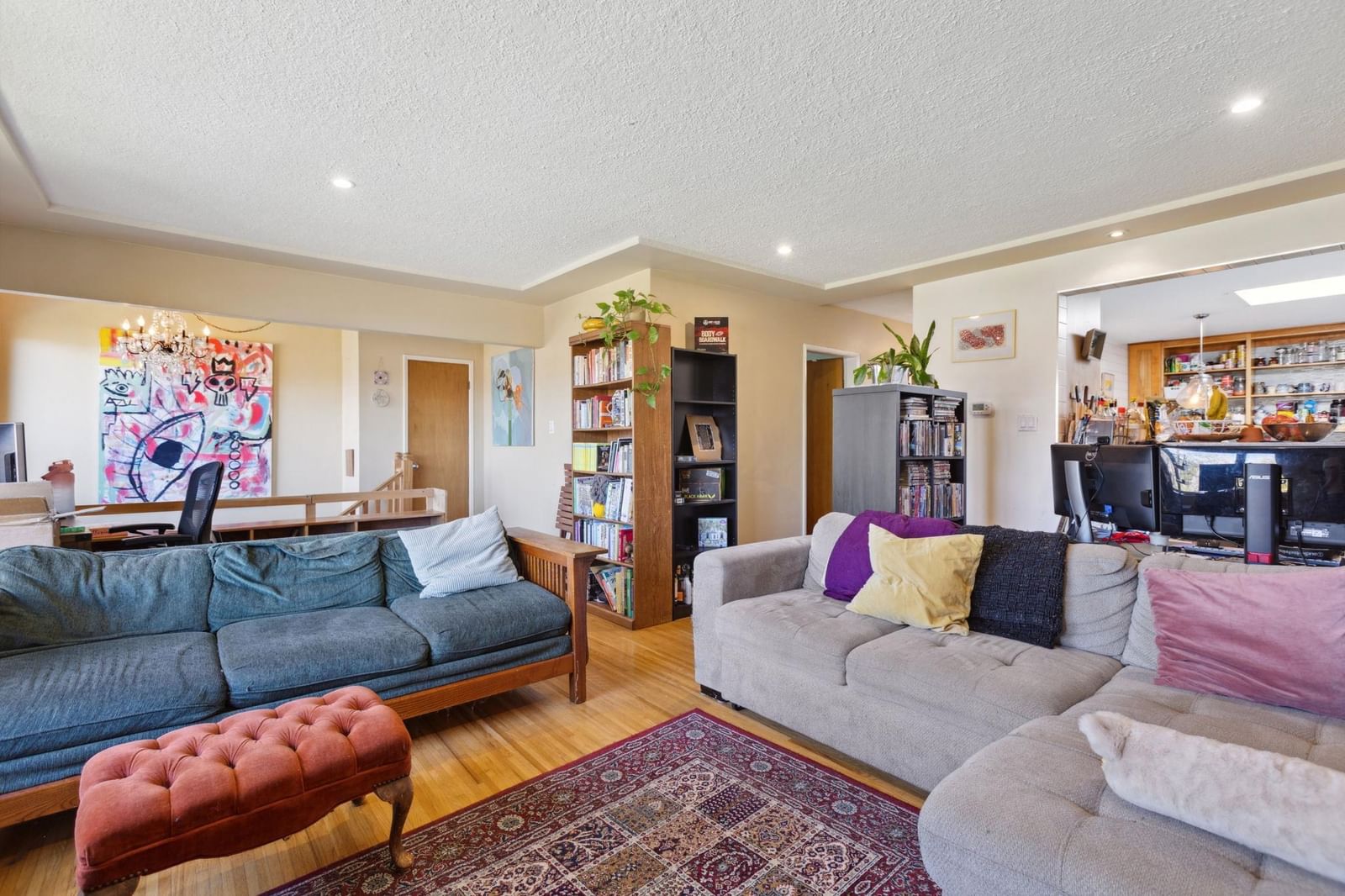 Listing Image 5