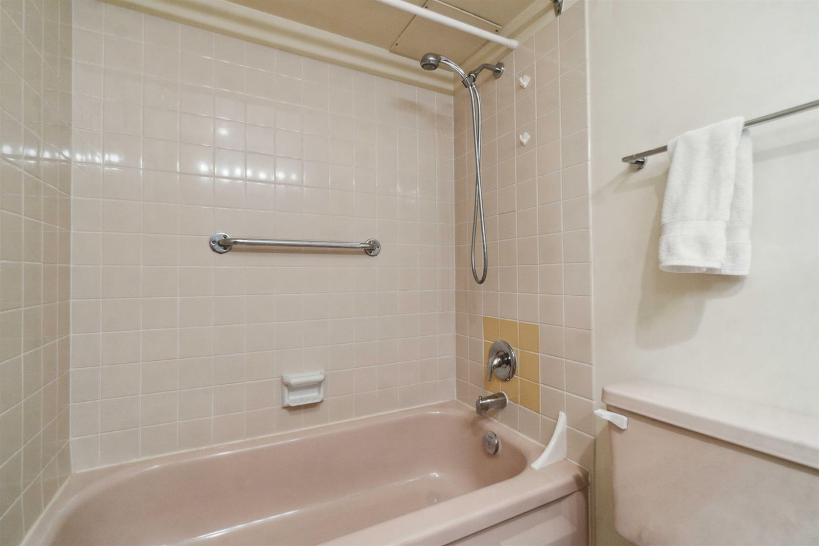 Listing Image 16