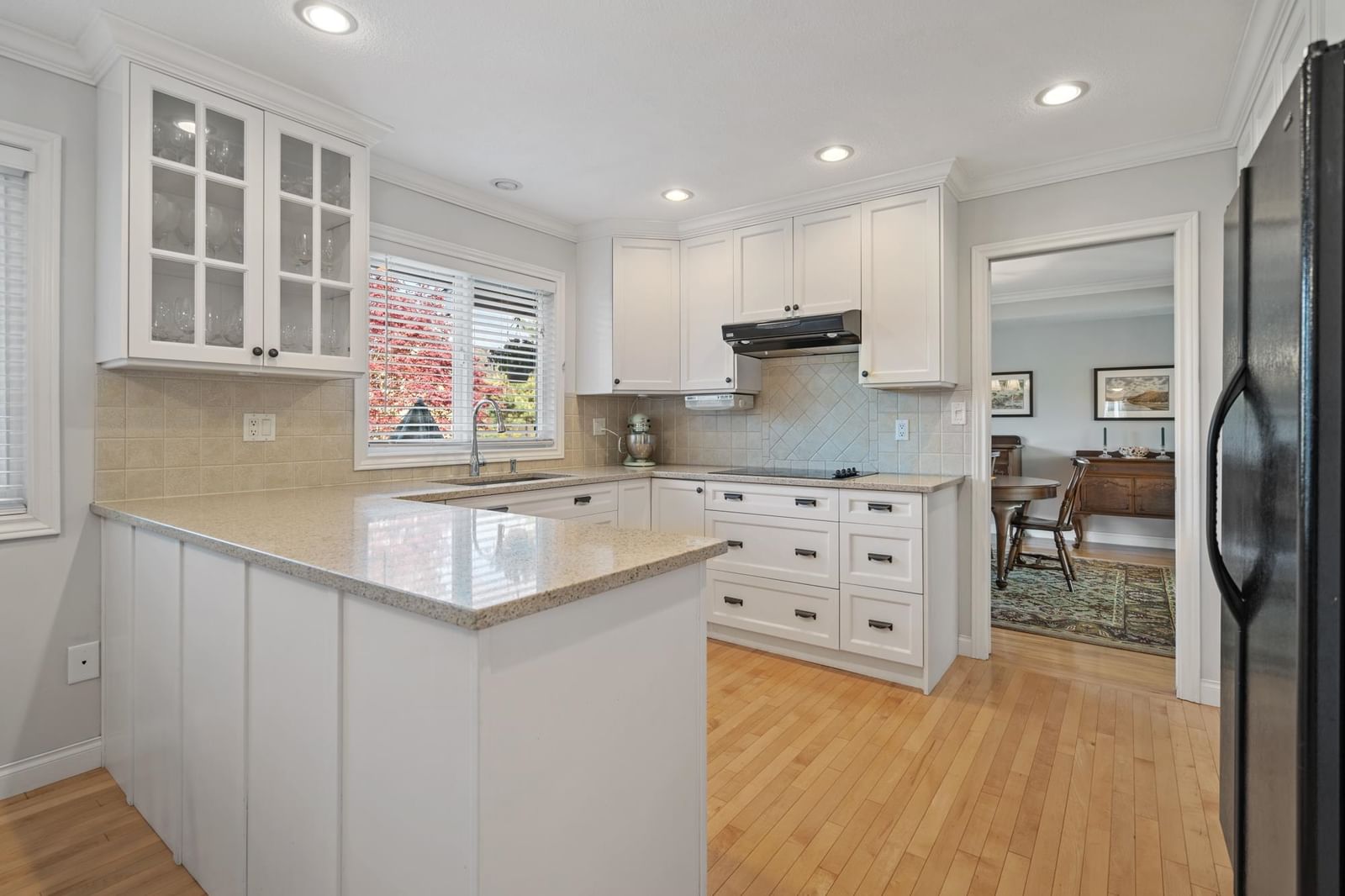 Listing Image 8