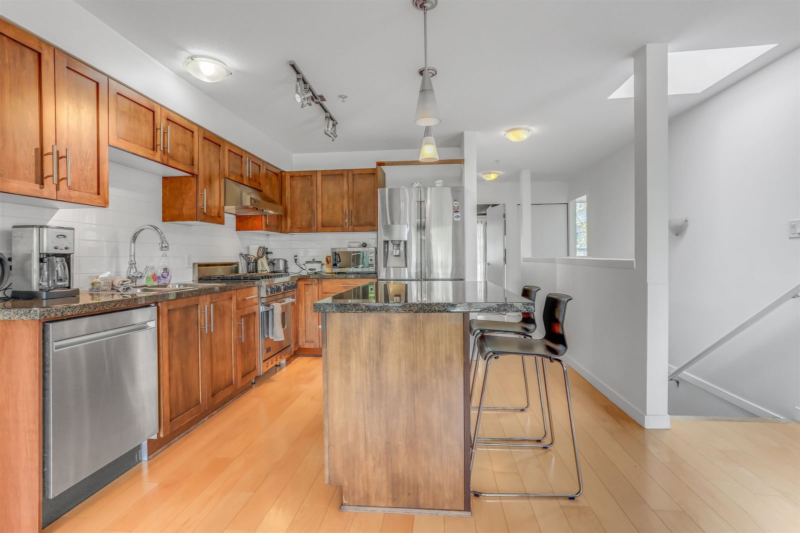 Listing Image 9