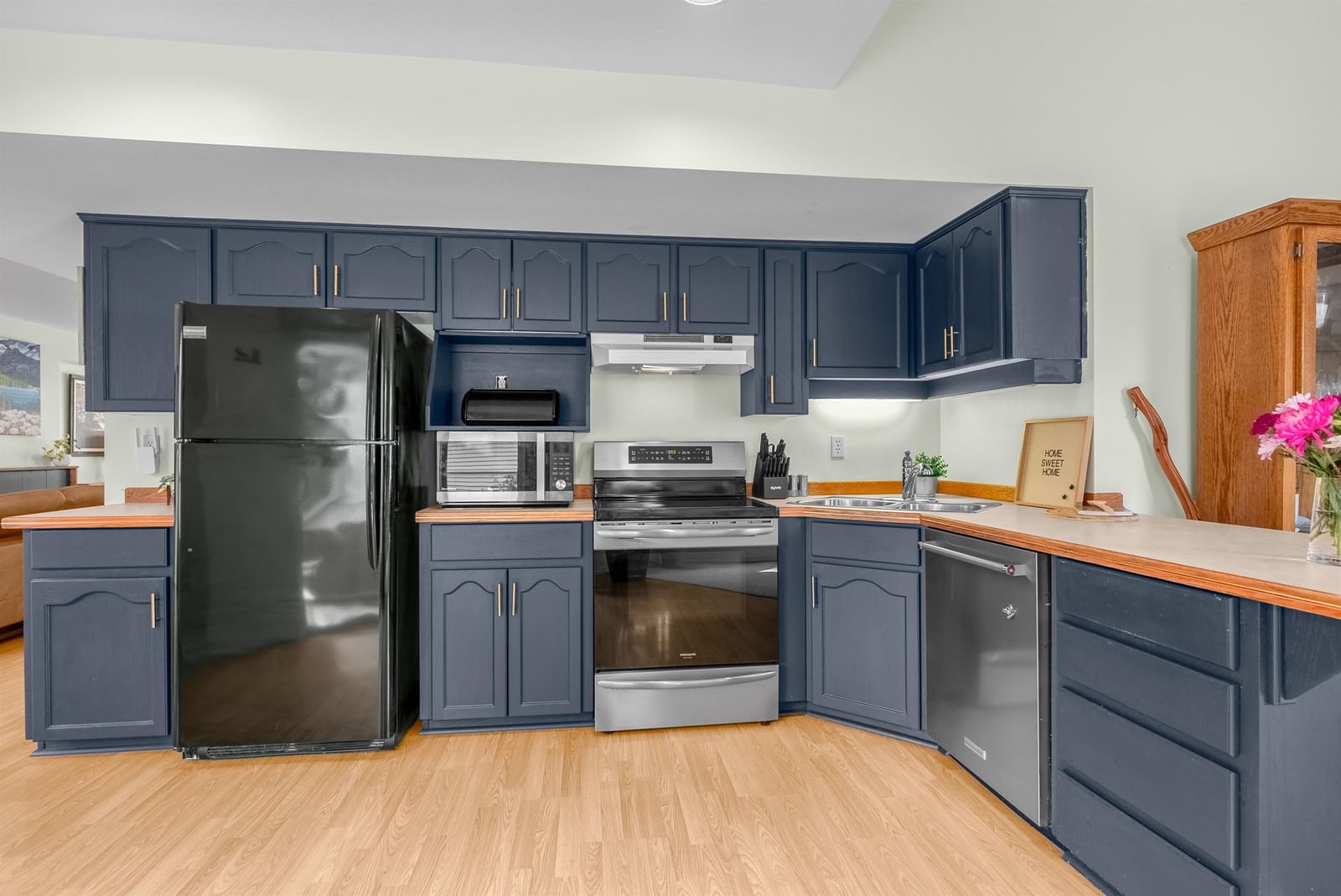 Listing Image 12