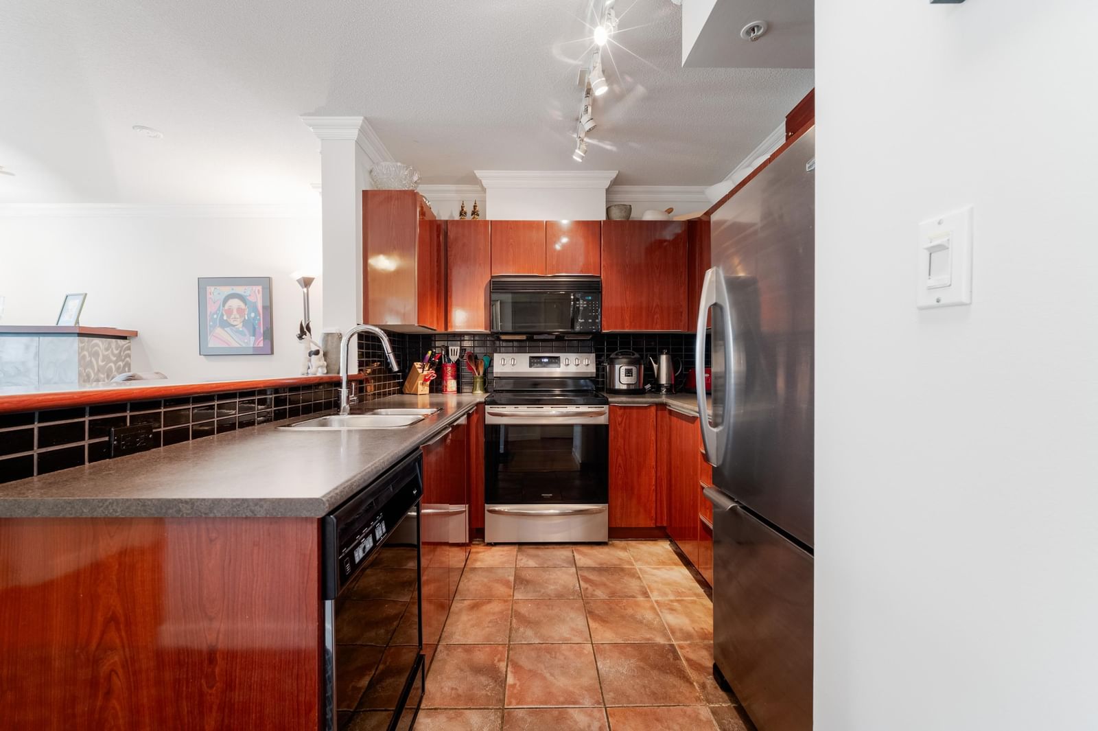 Listing Image 6