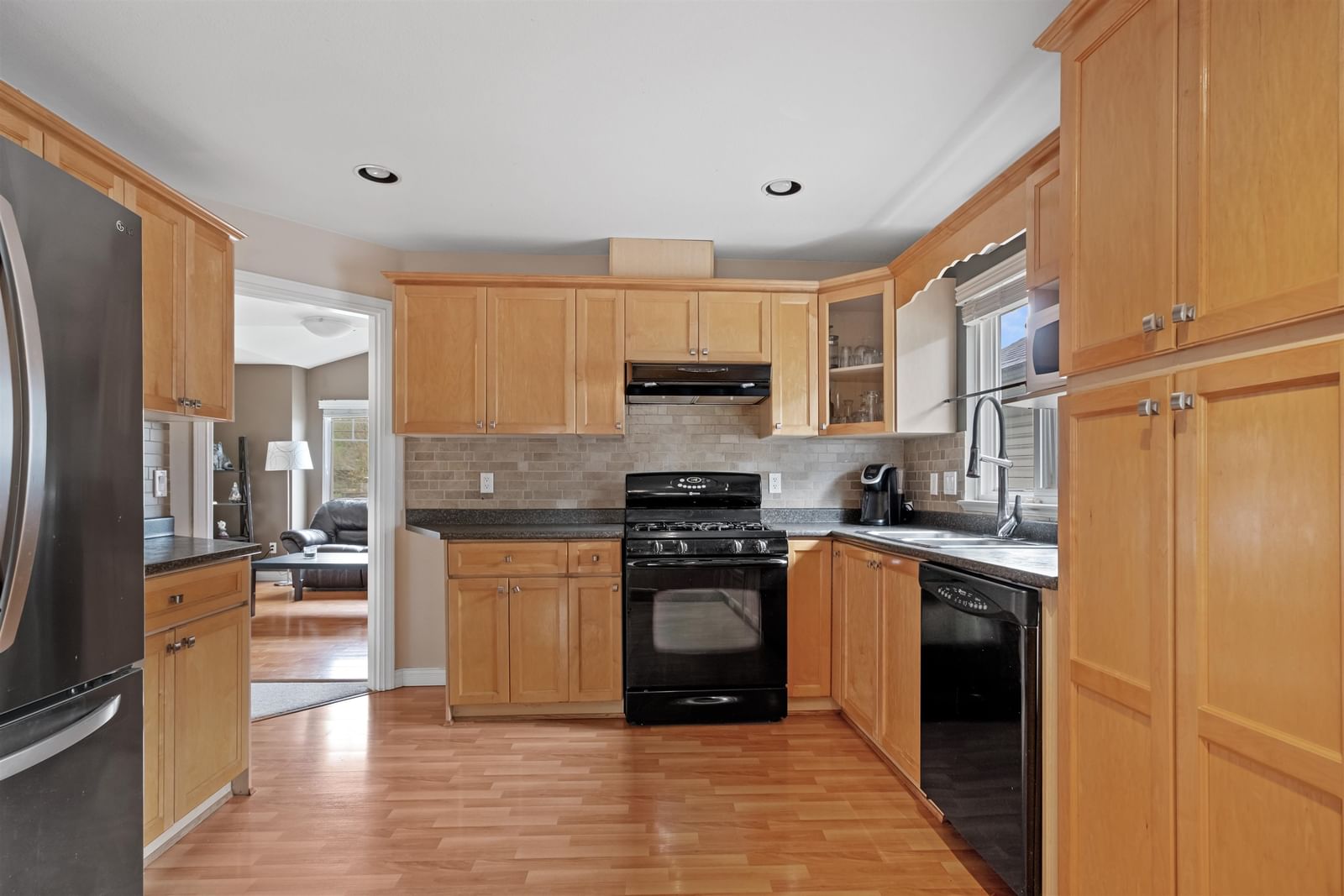 Listing Image 11
