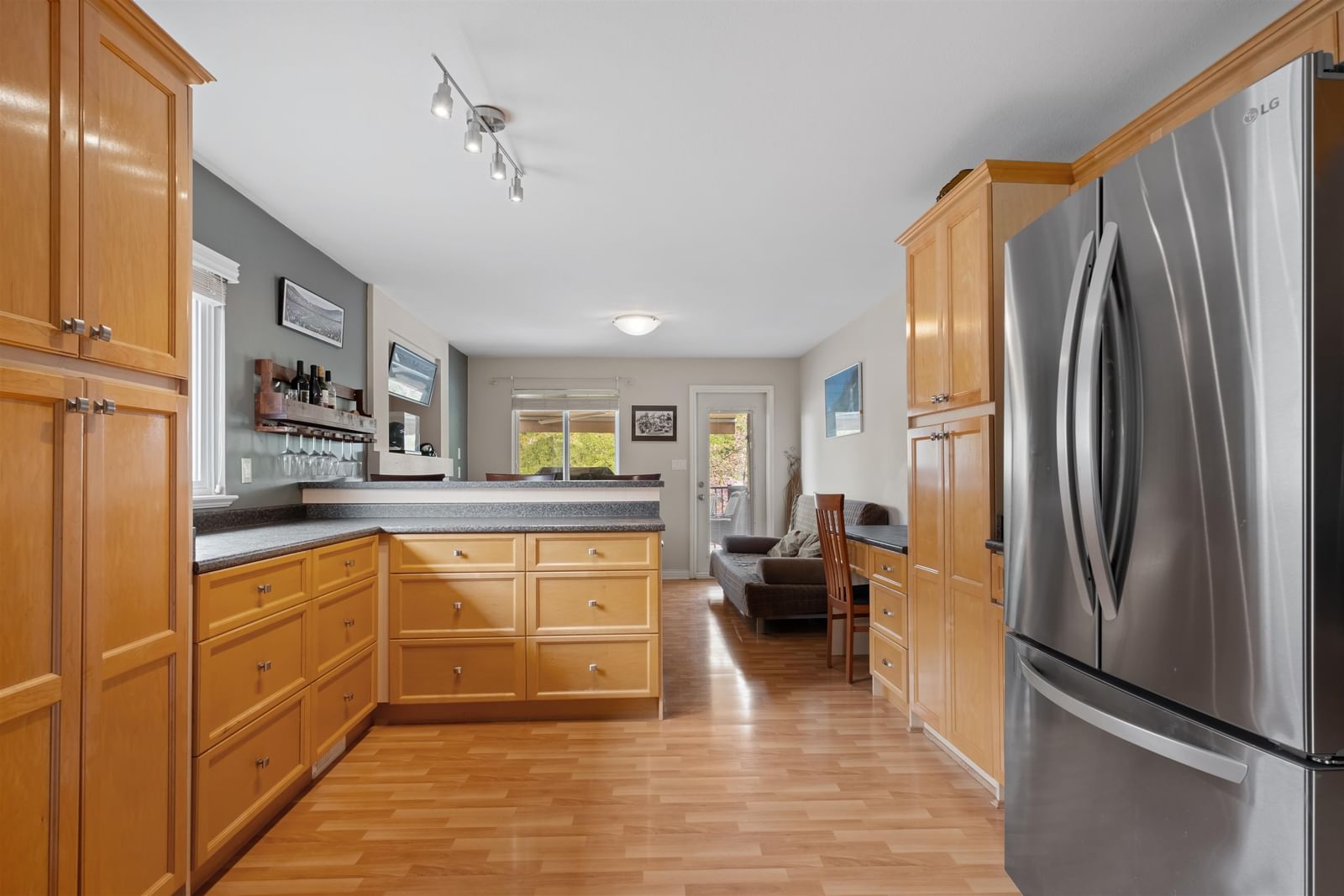 Listing Image 12