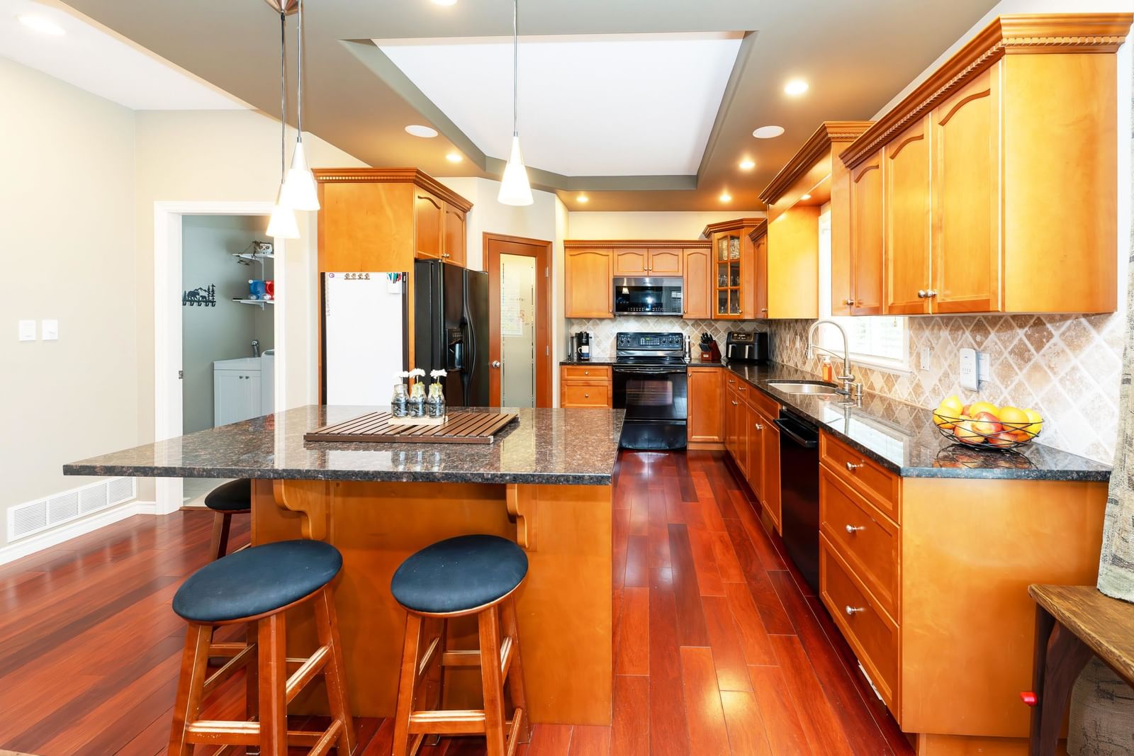Listing Image 10