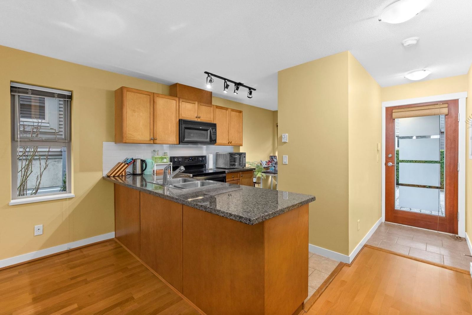 Listing Image 3