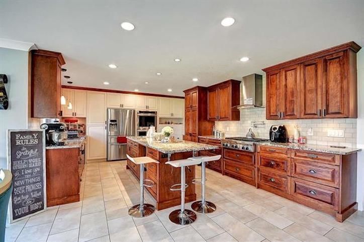 Listing Image 9