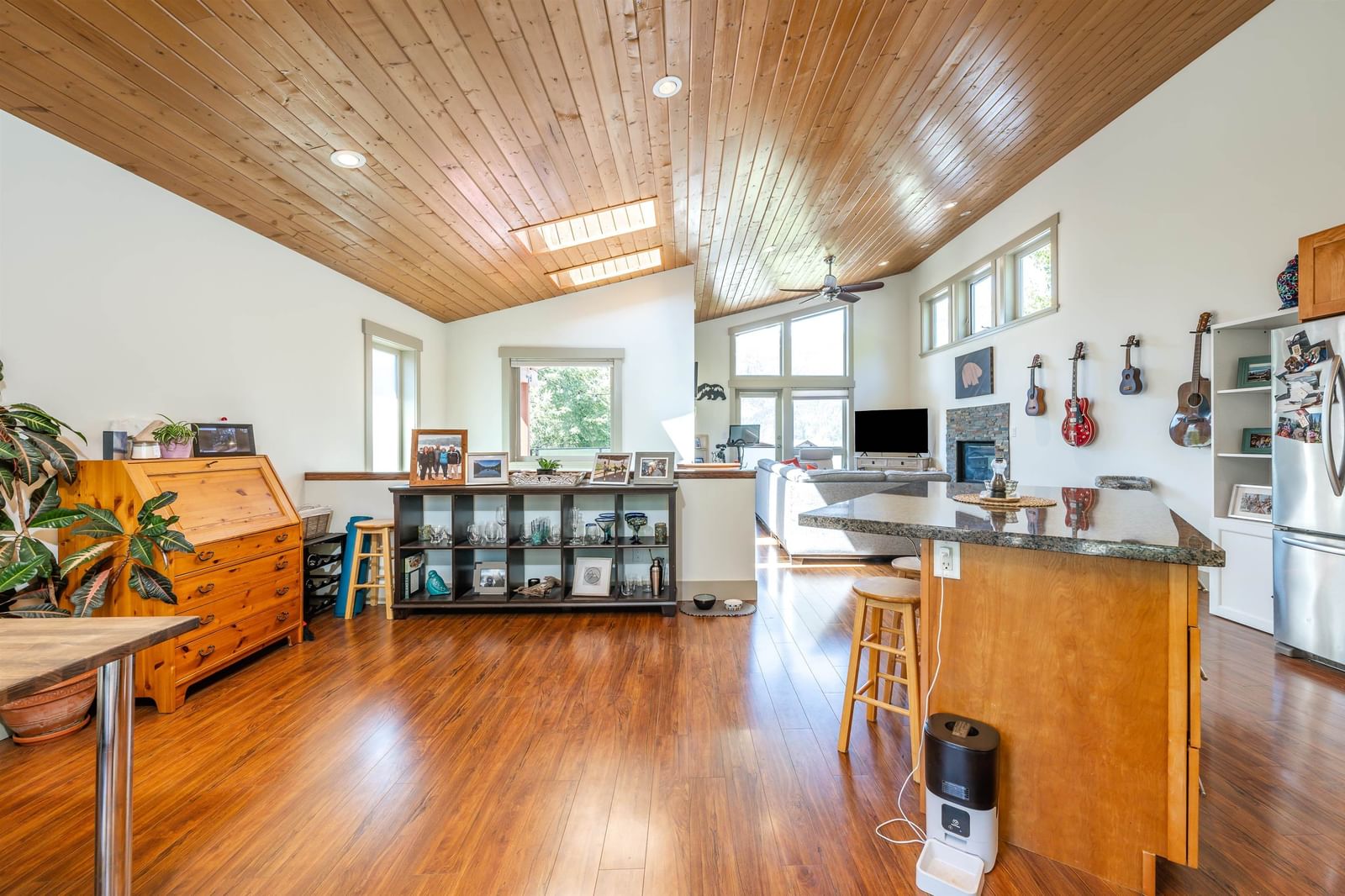 Listing Image 9