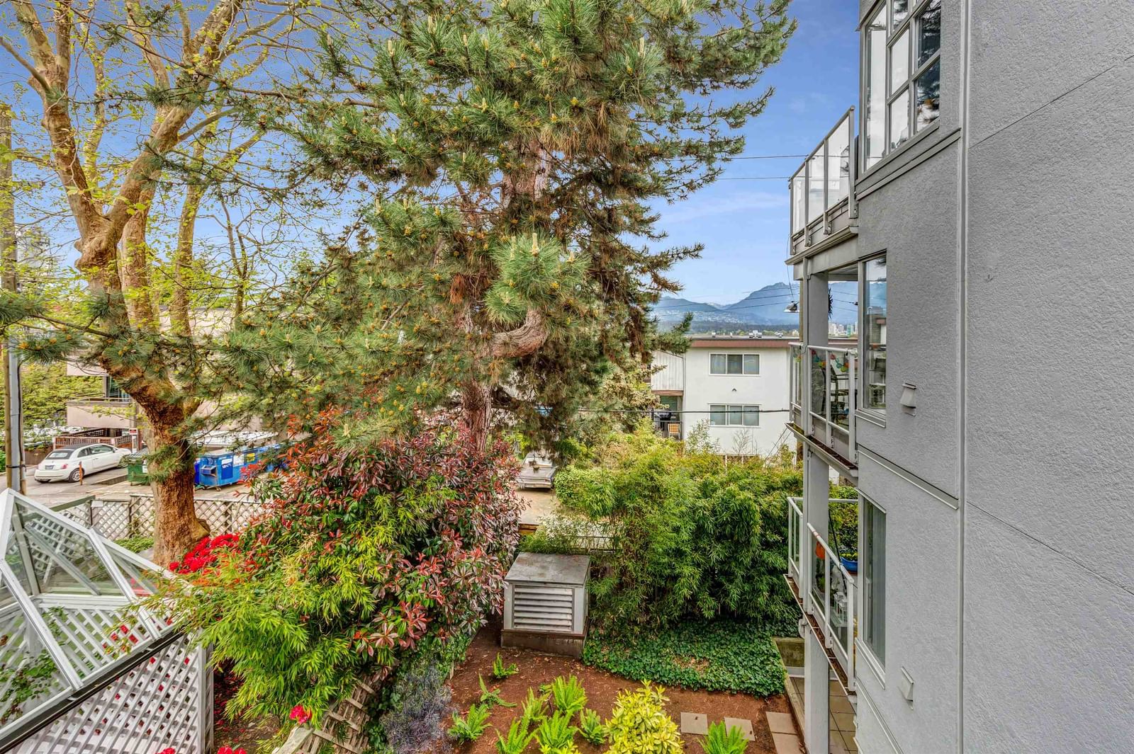 Listing Image 12