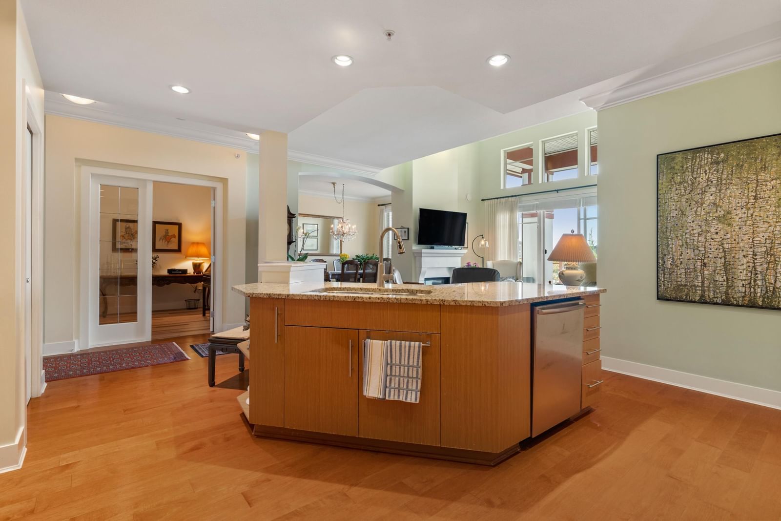 Listing Image 5