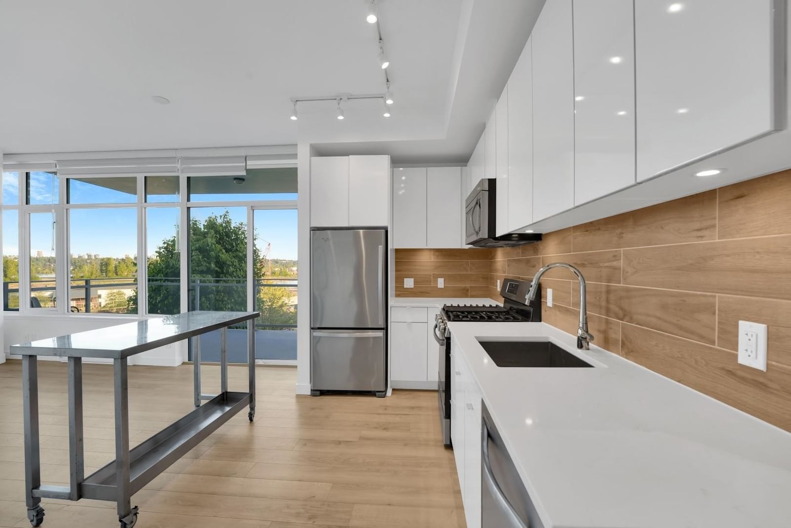 Listing Image 11
