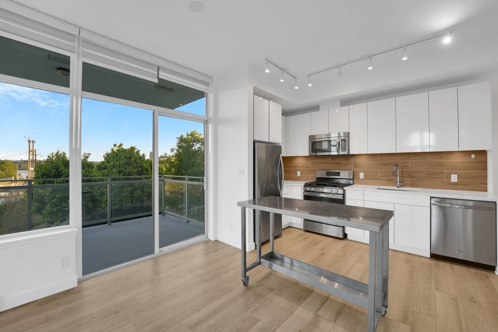 Listing Image 19