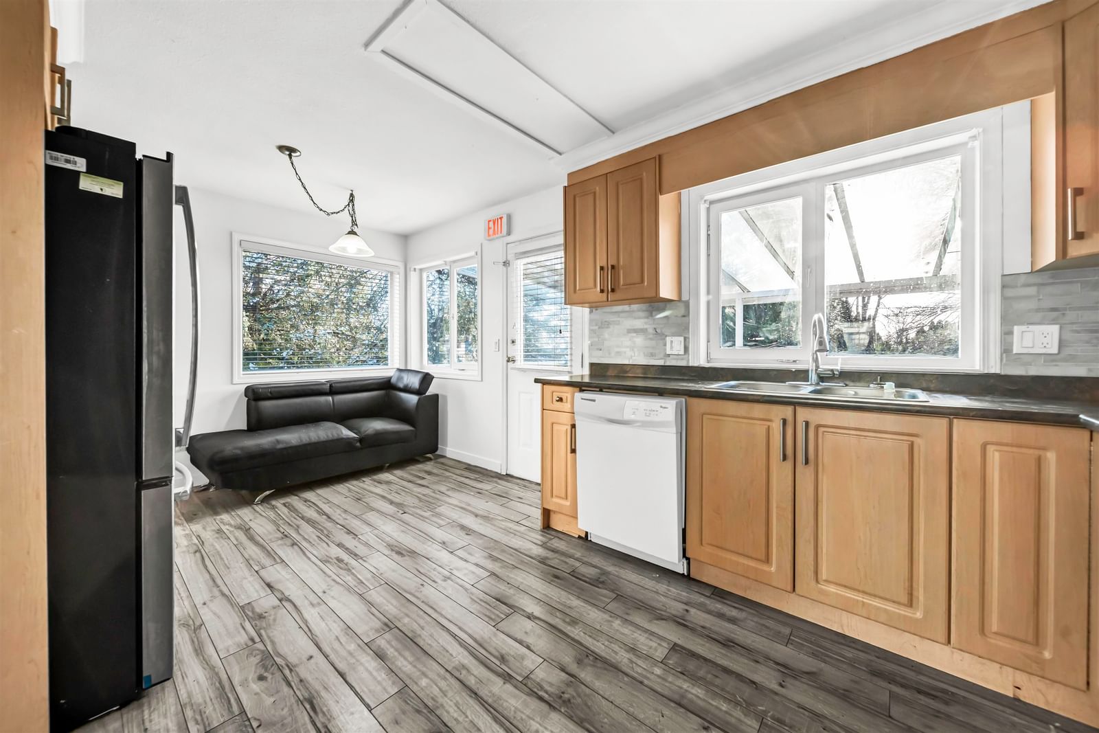 Listing Image 12