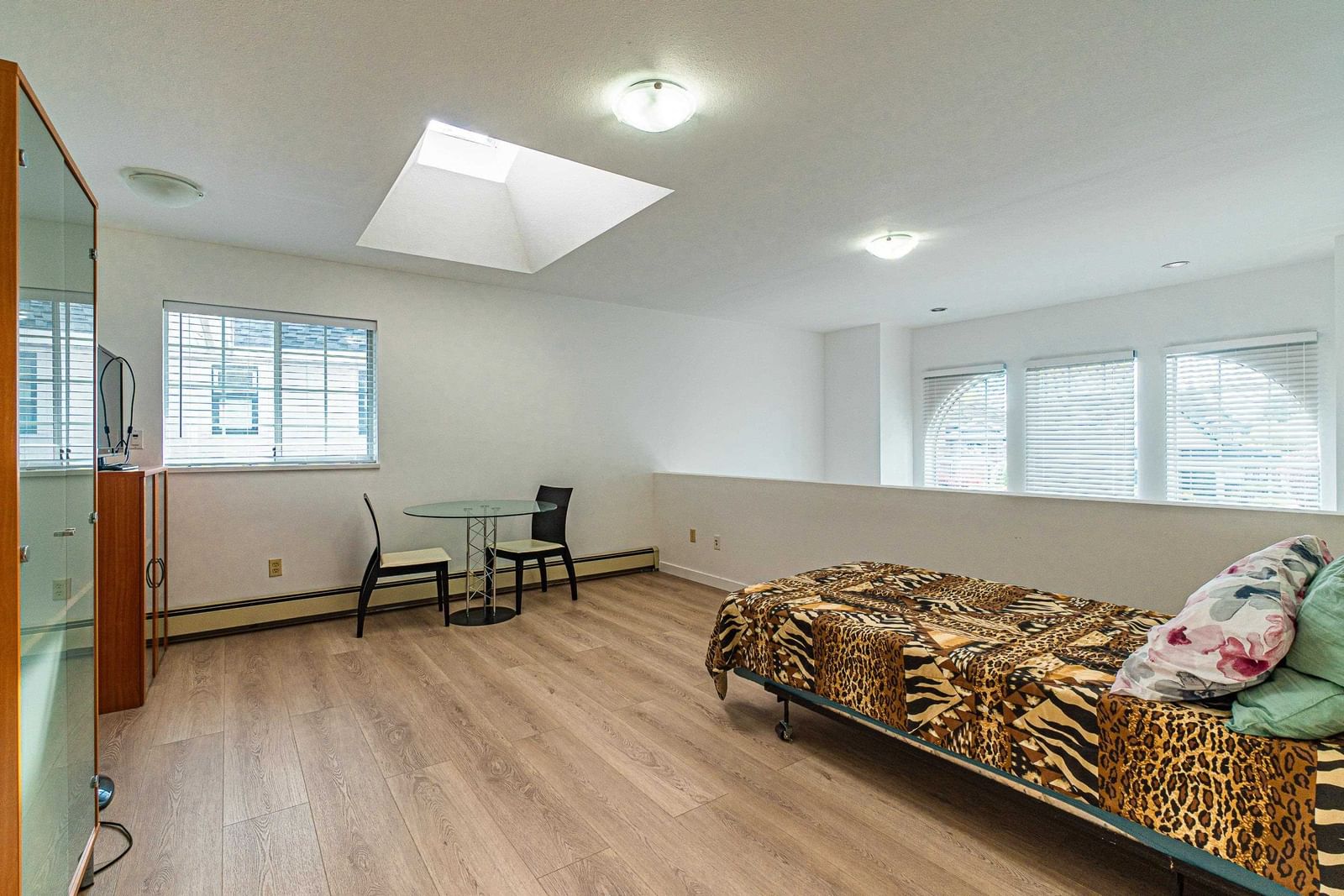 Listing Image 21