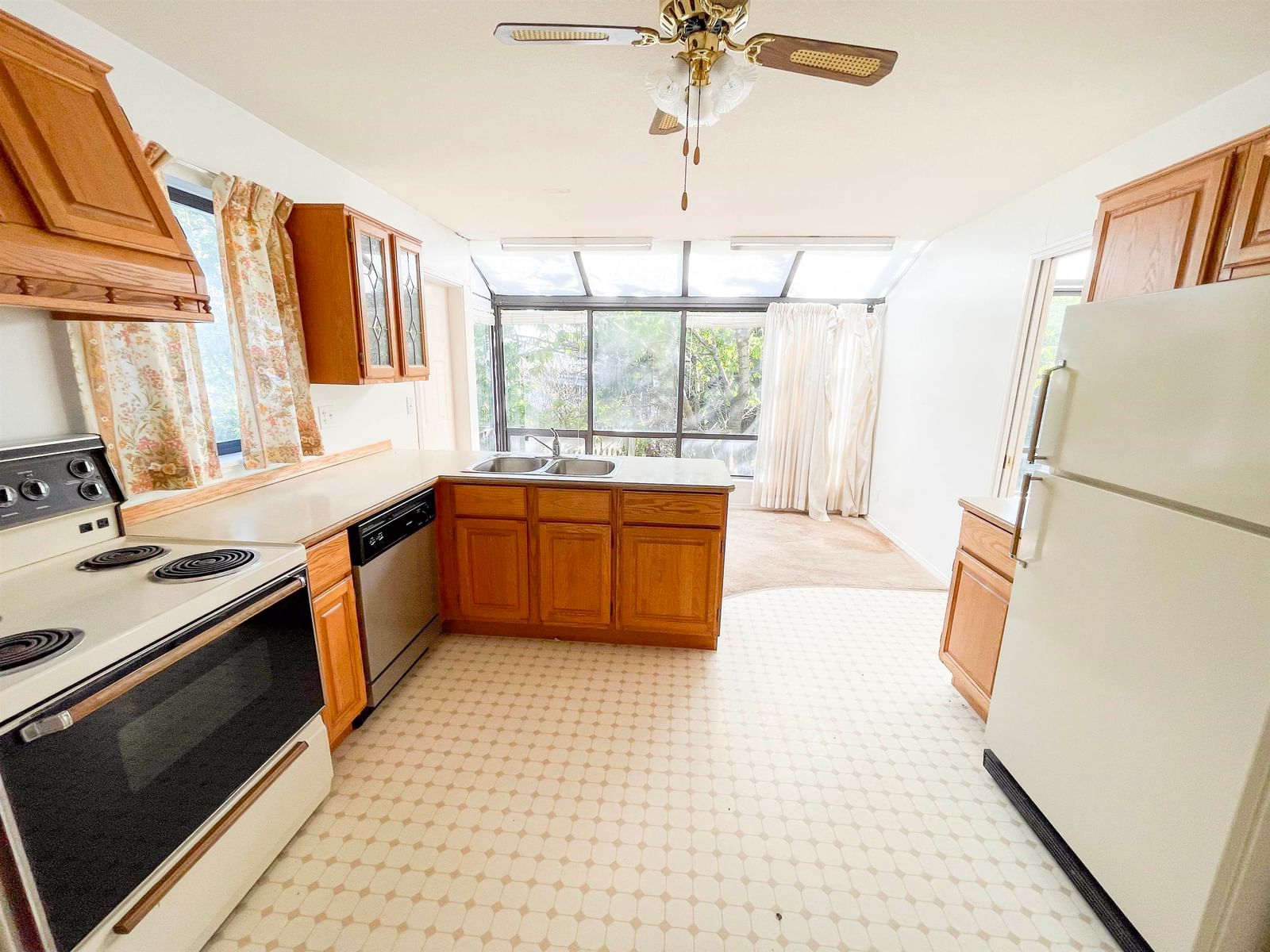 Listing Image 14