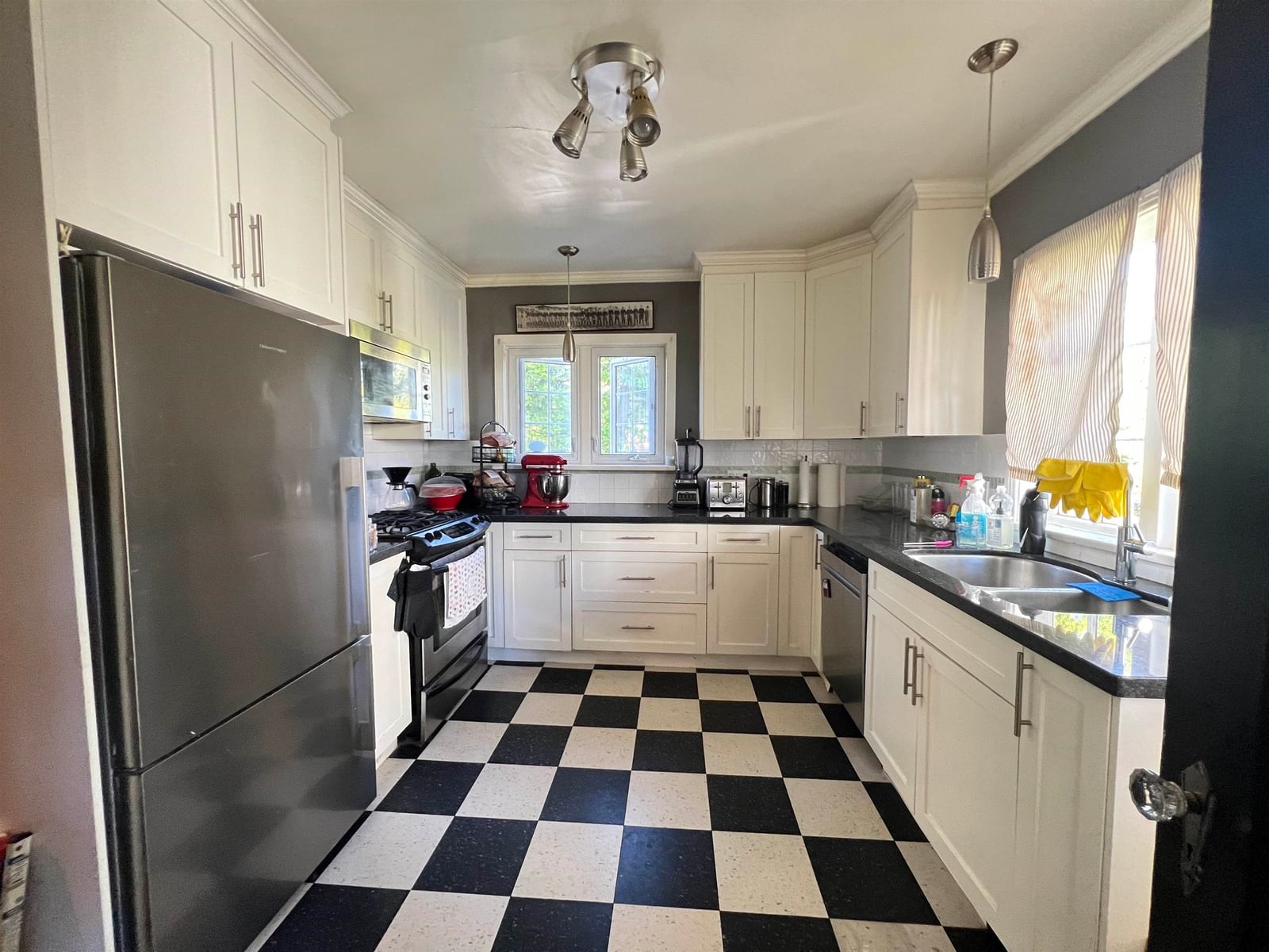 Listing Image 11
