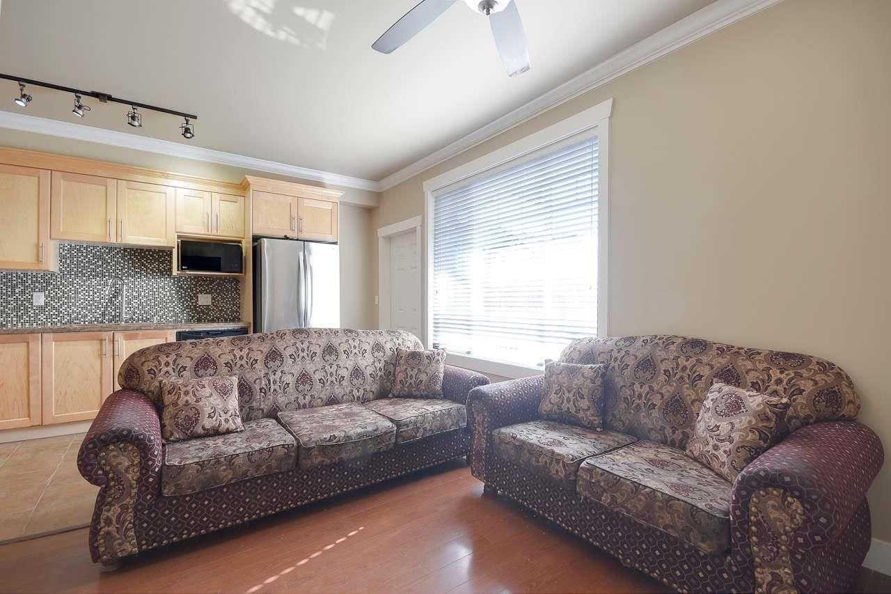 Listing Image 11