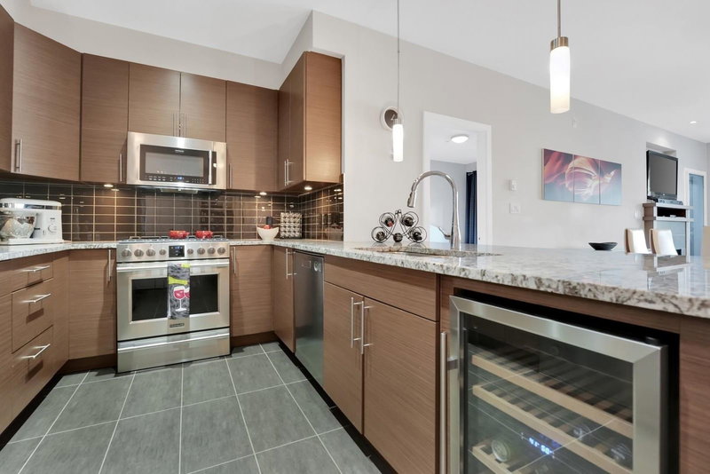 303 - 288 Hampton Street, New Westminster, V3M 5L9 | Image 2