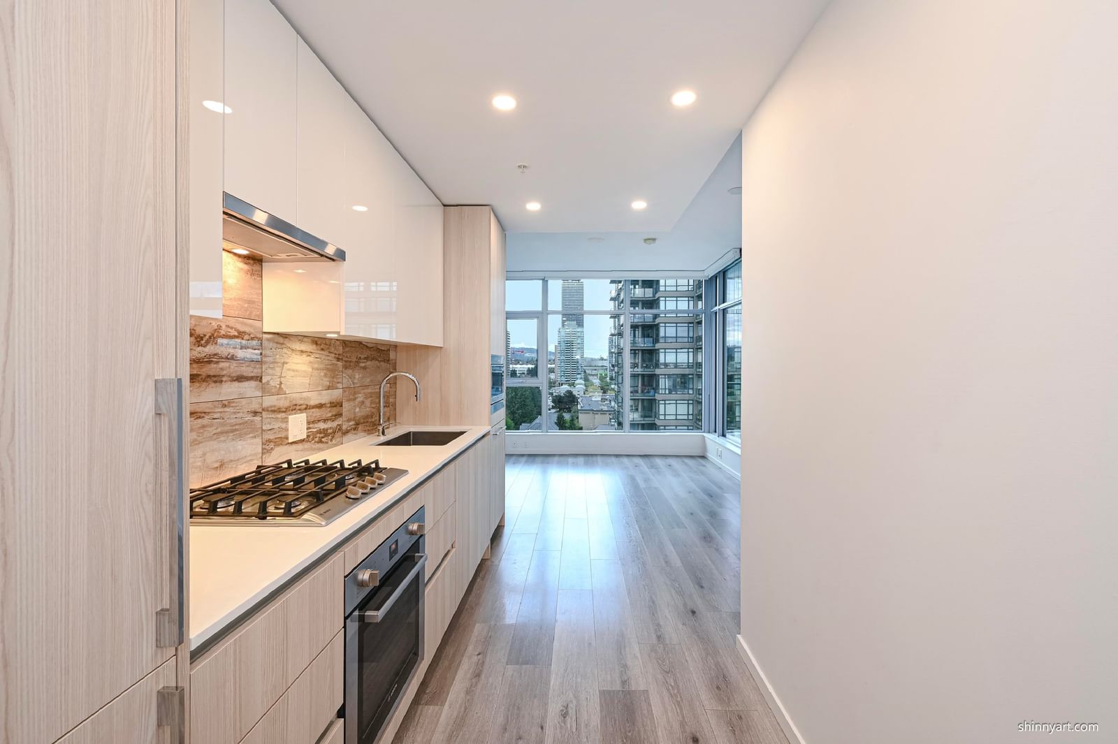 Listing Image 11