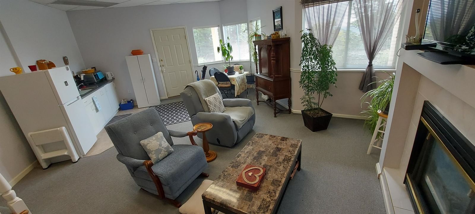 Listing Image 11