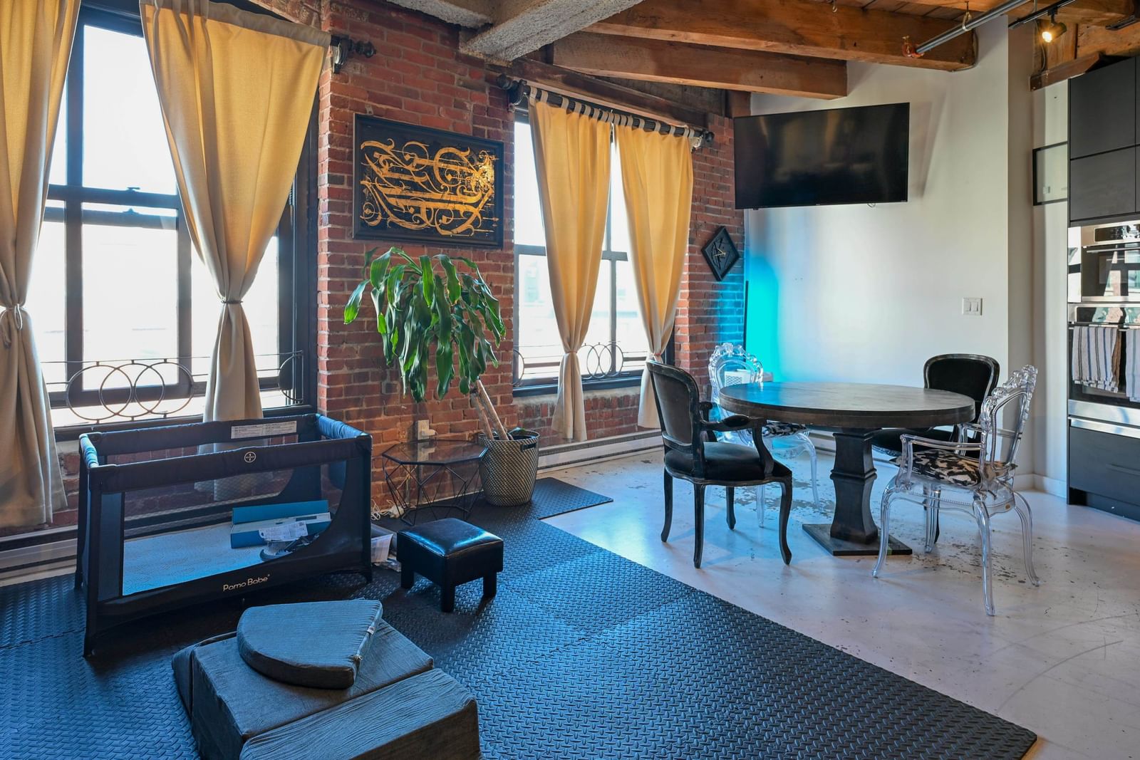 Listing Image 12