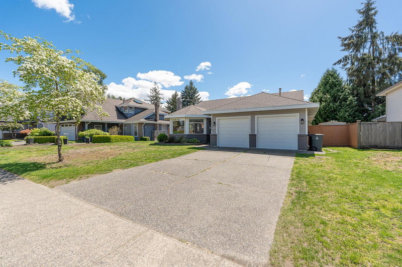 16280 108a Avenue, Surrey, V3R 9A4 | Image 2