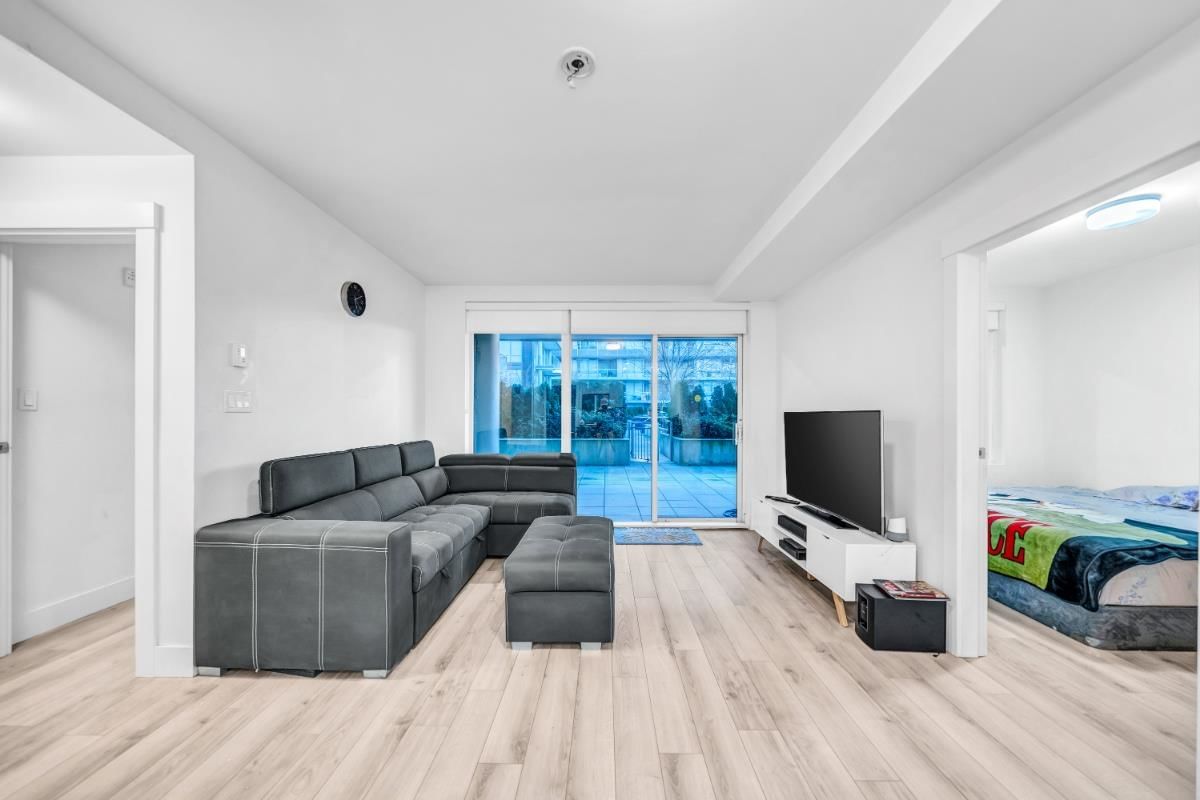 Listing Image 8