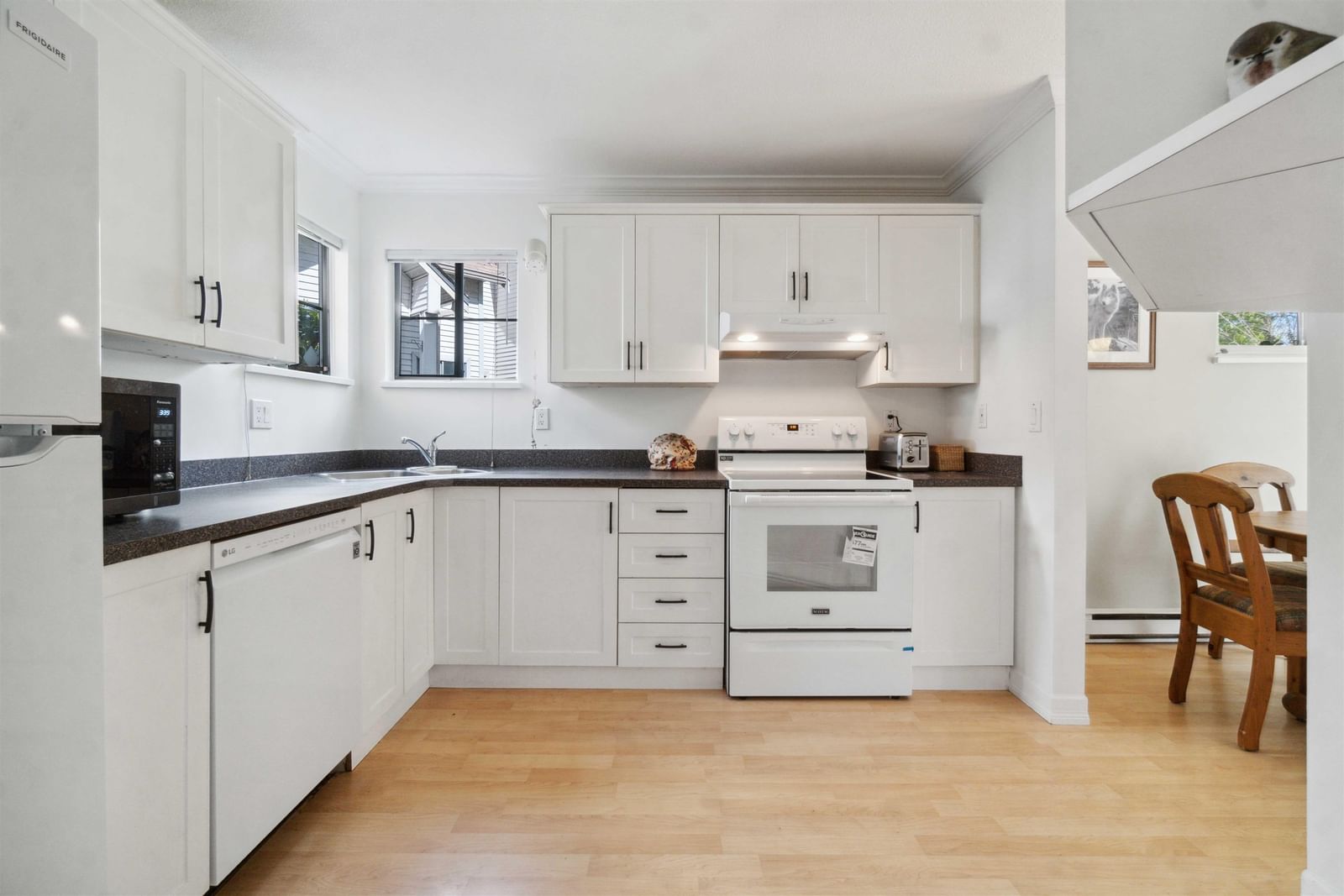 Listing Image 11