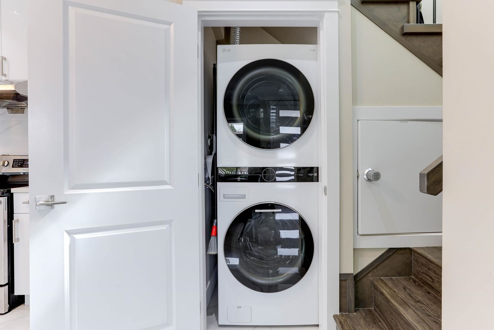 Listing Image 10