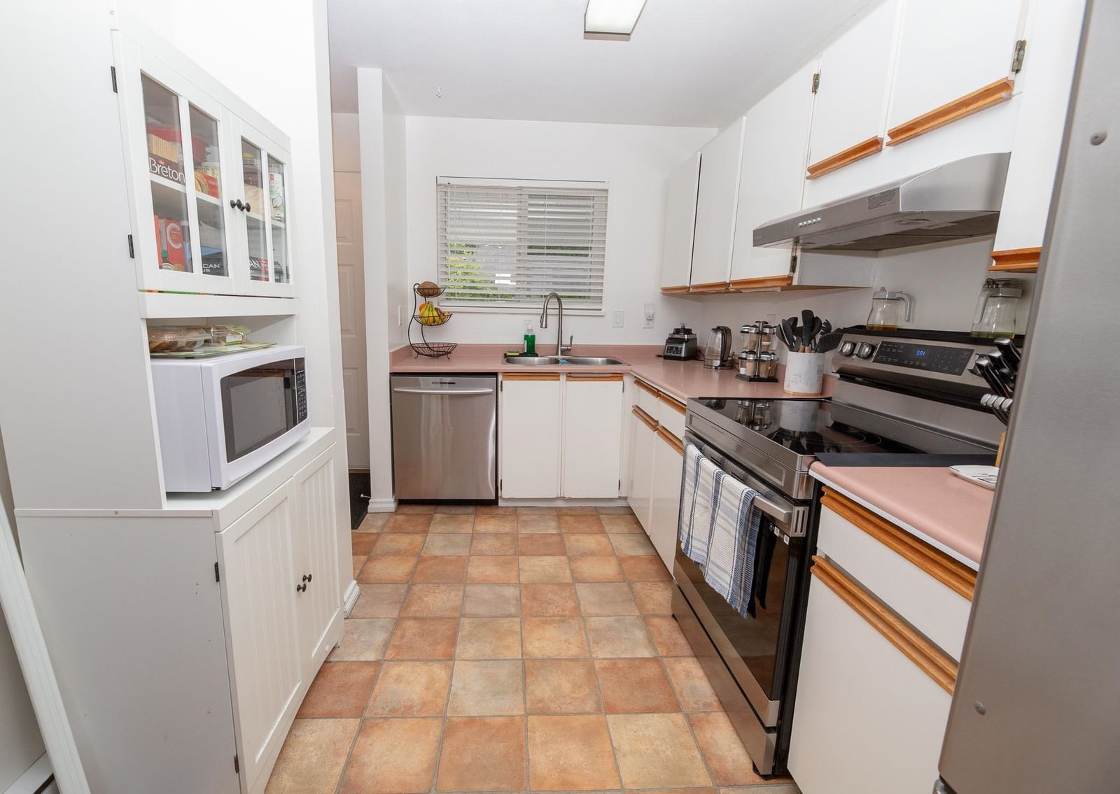 Listing Image 4