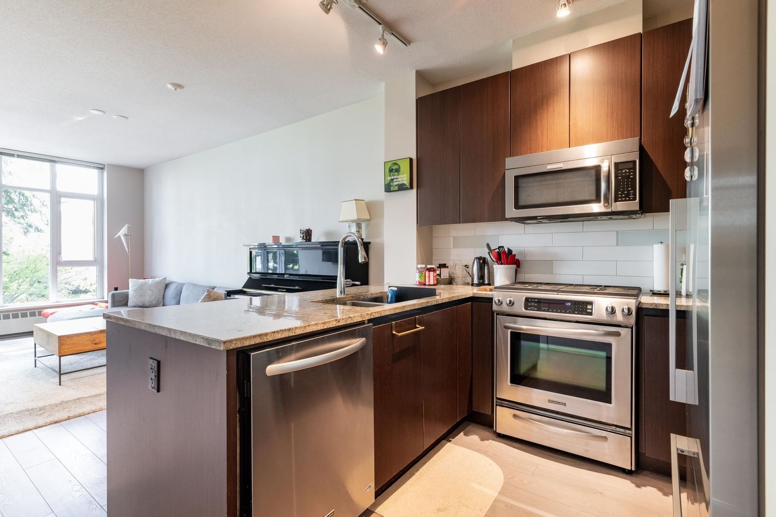 Listing Image 15