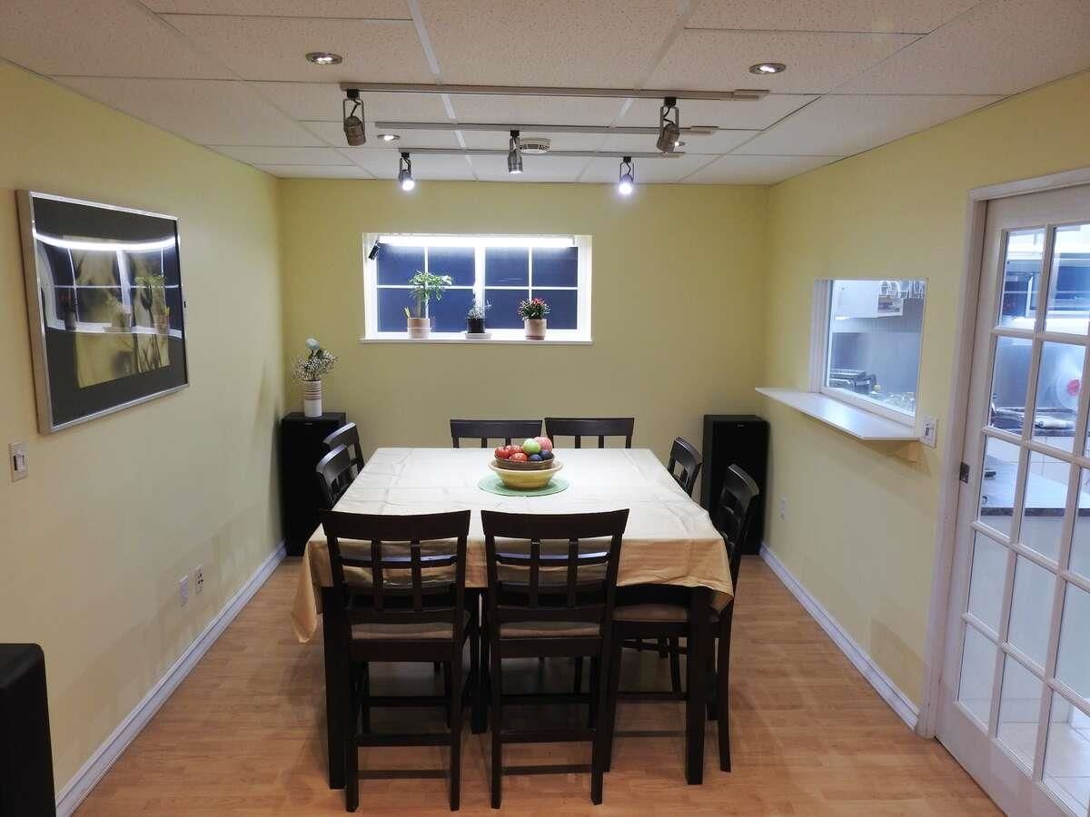 Listing Image 6