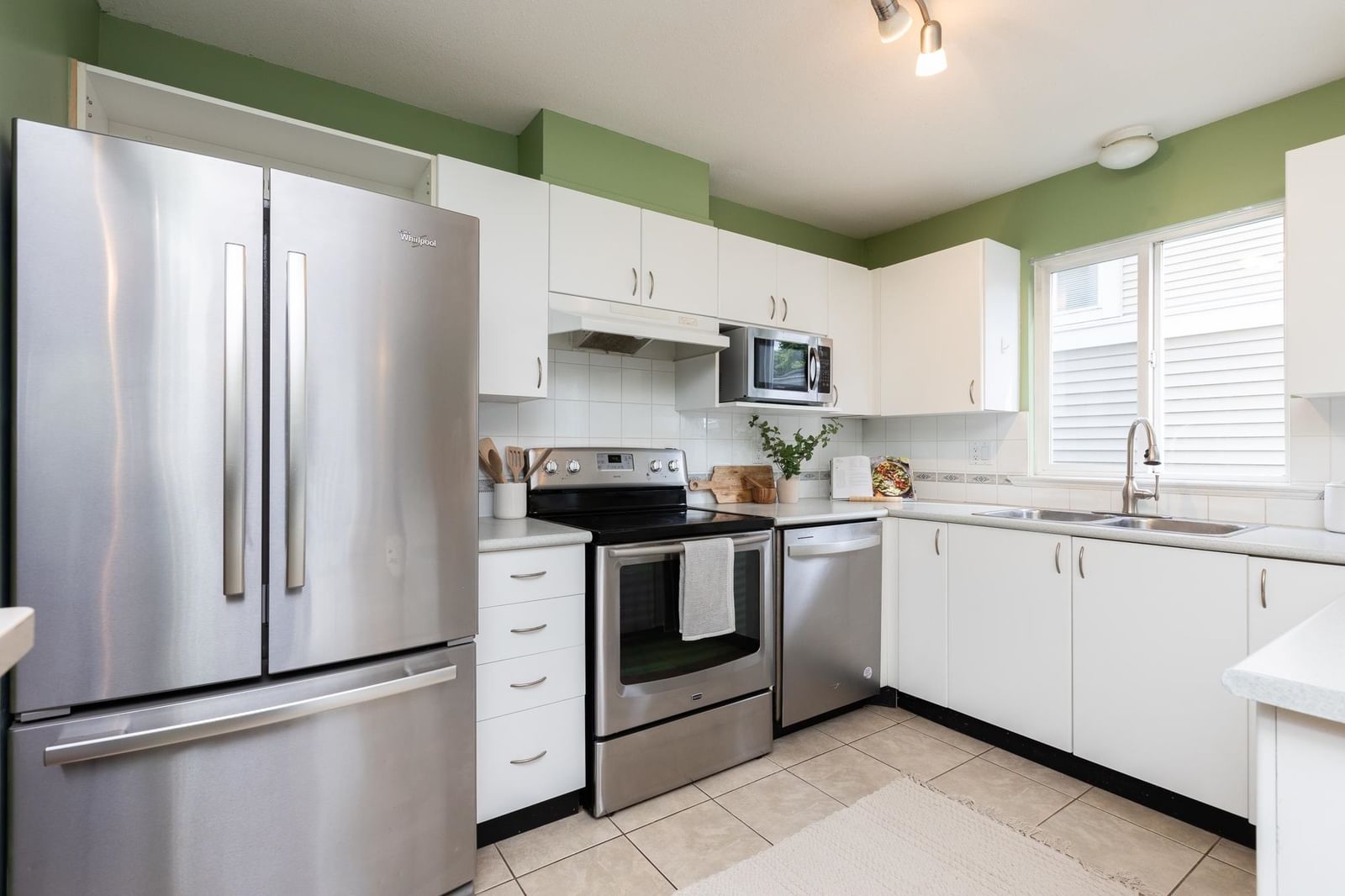 Listing Image 11
