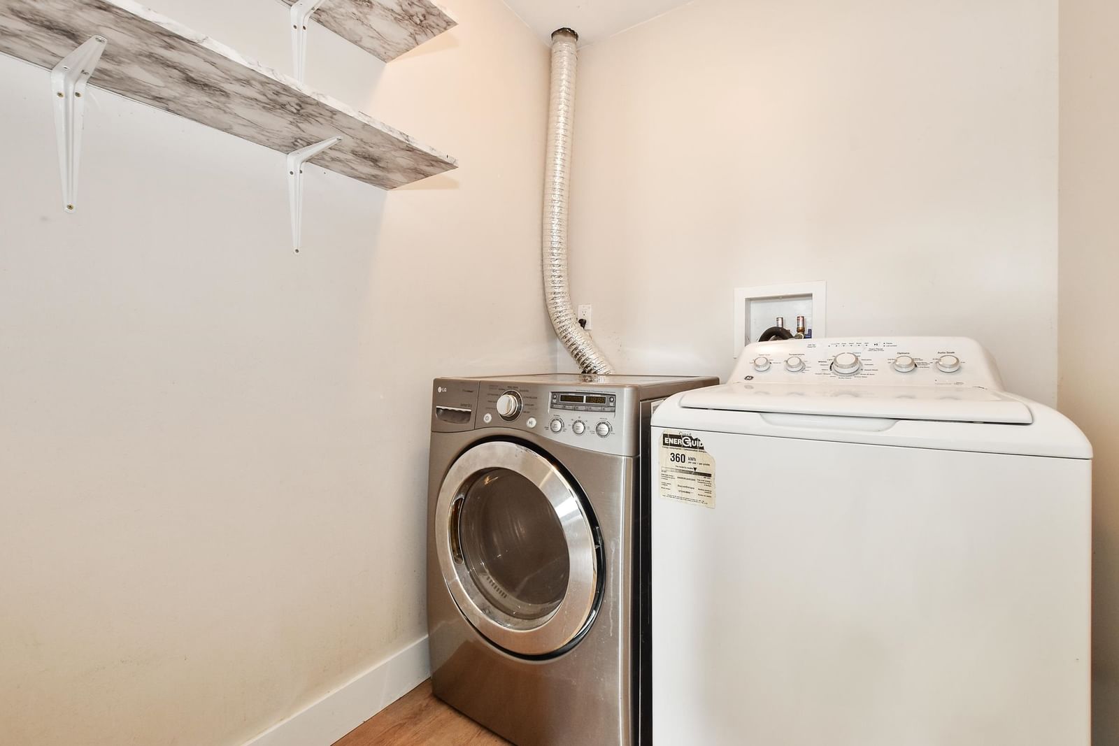 Listing Image 20
