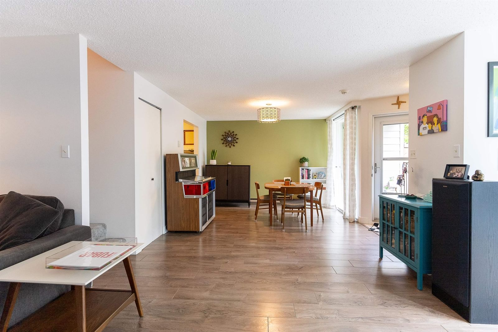 Listing Image 11