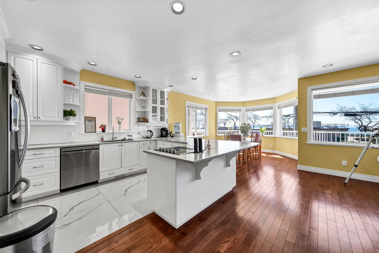 Listing Image 9