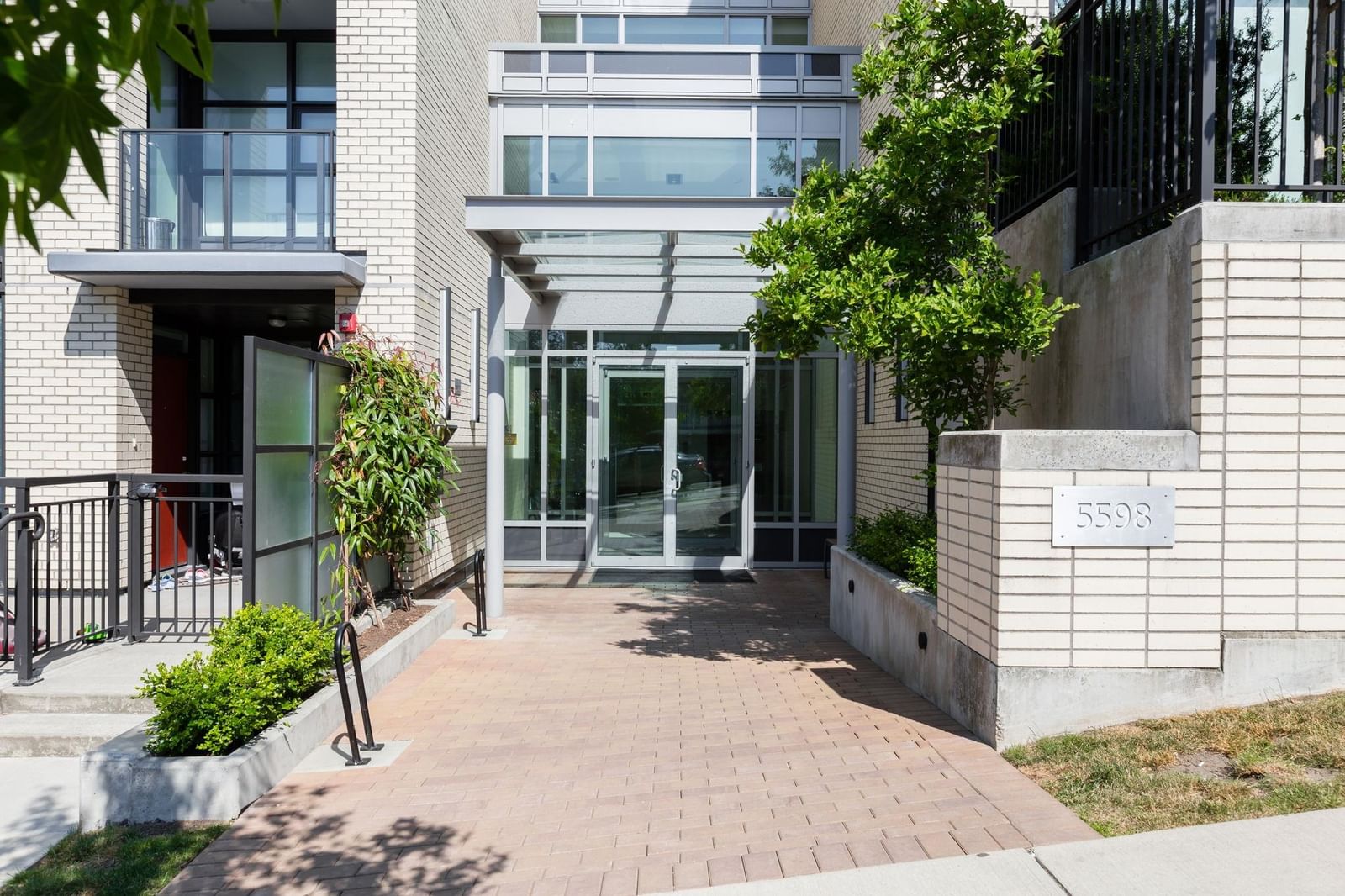 Listing Image 20