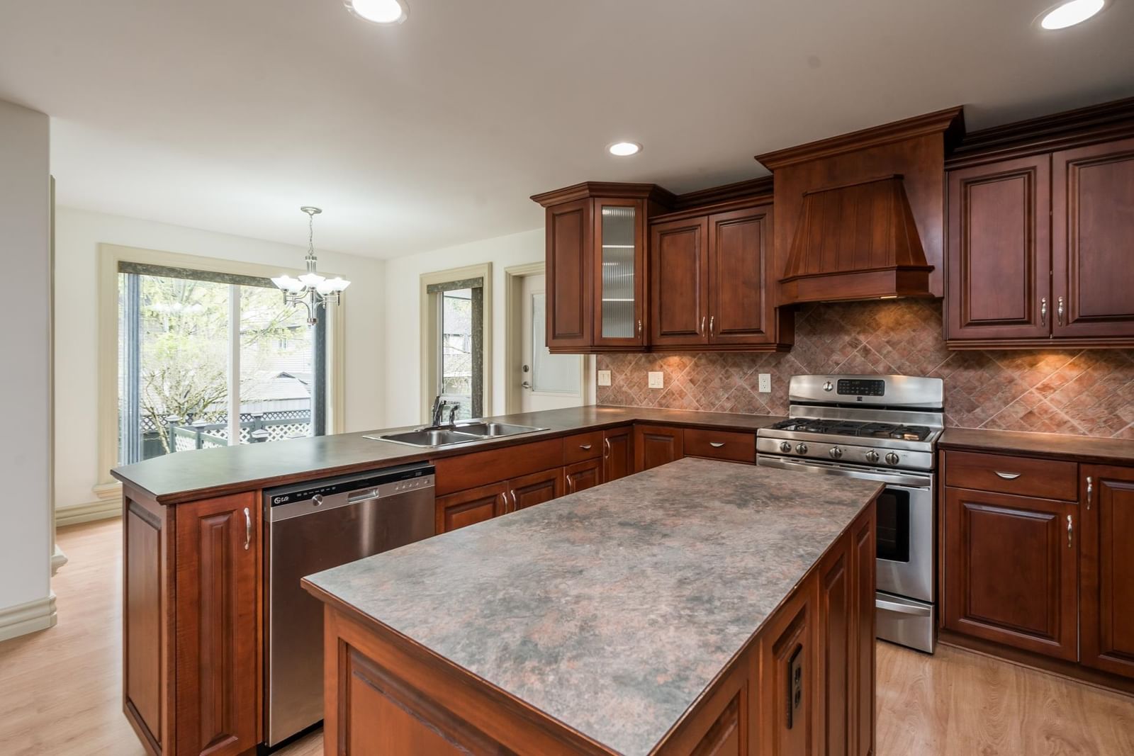 Listing Image 12