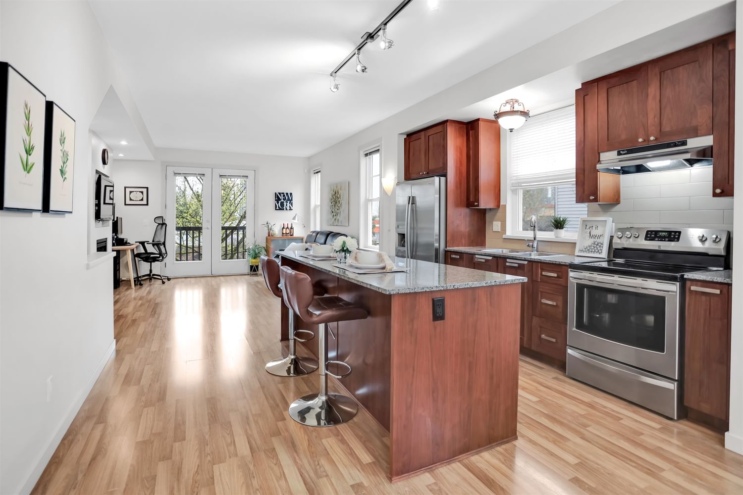 Listing Image 12
