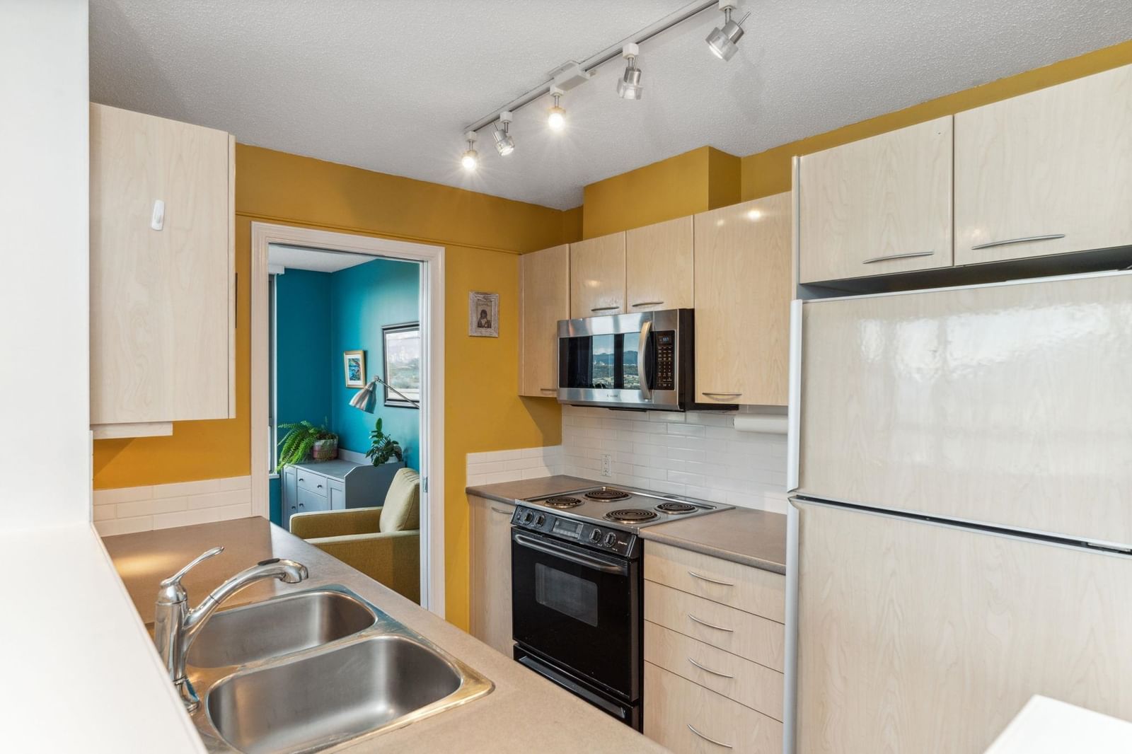 Listing Image 11