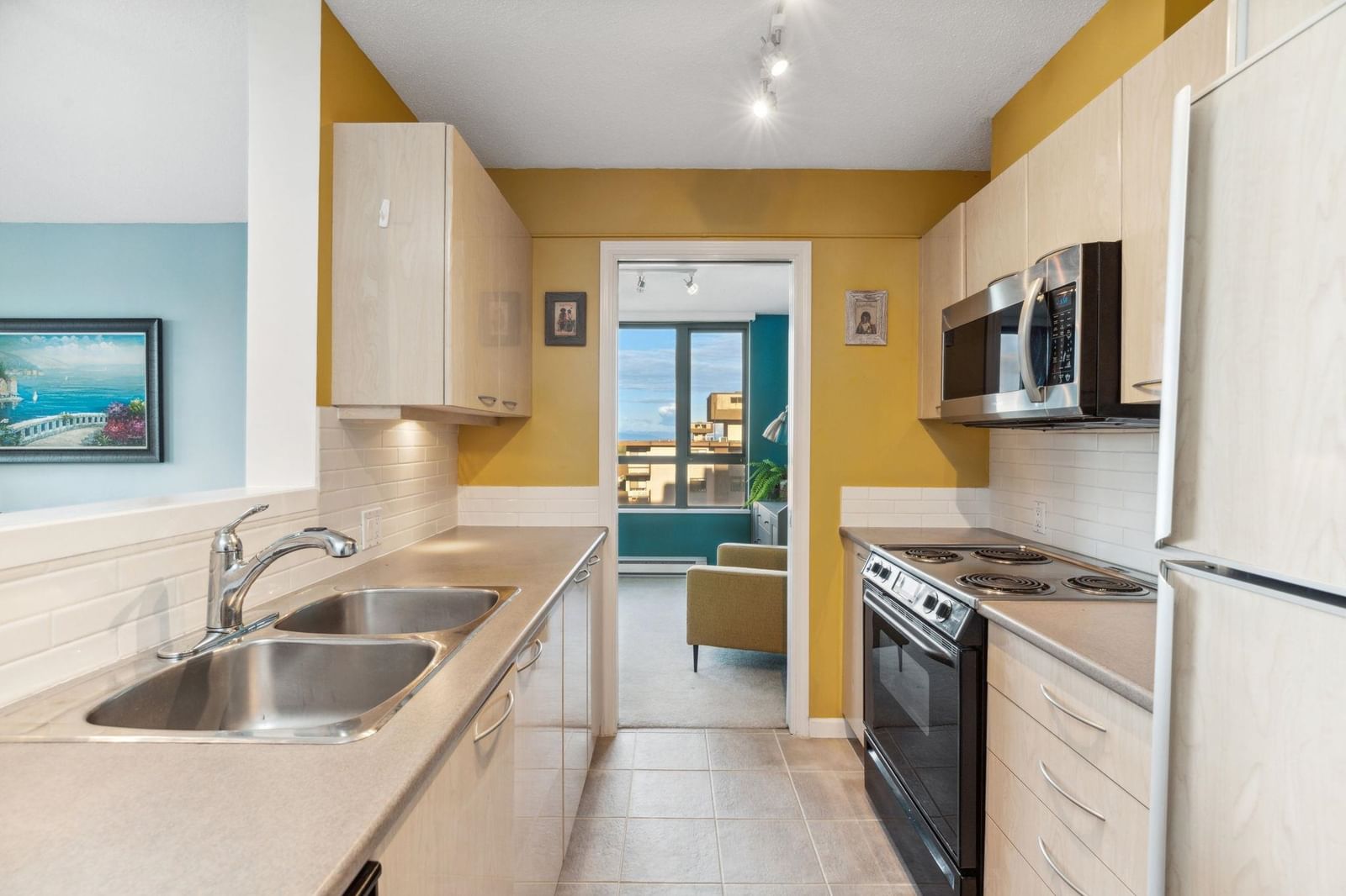 Listing Image 12