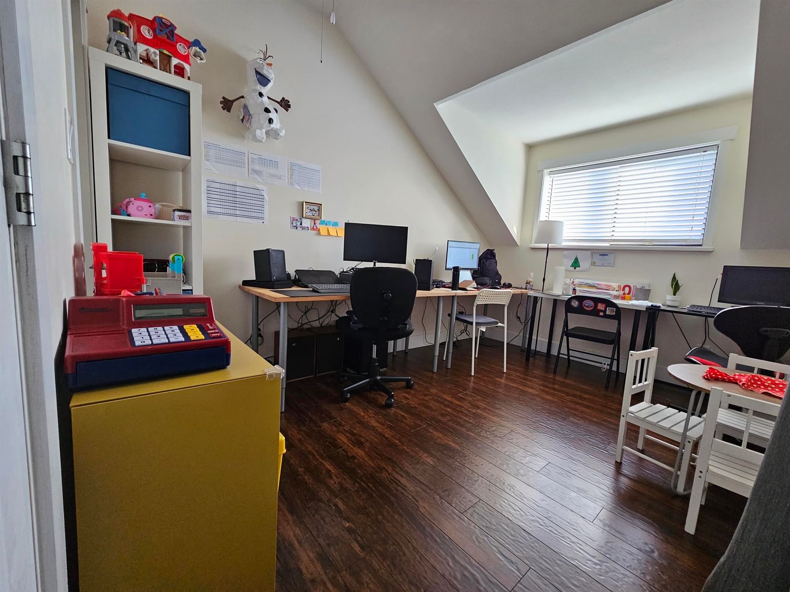Listing Image 11