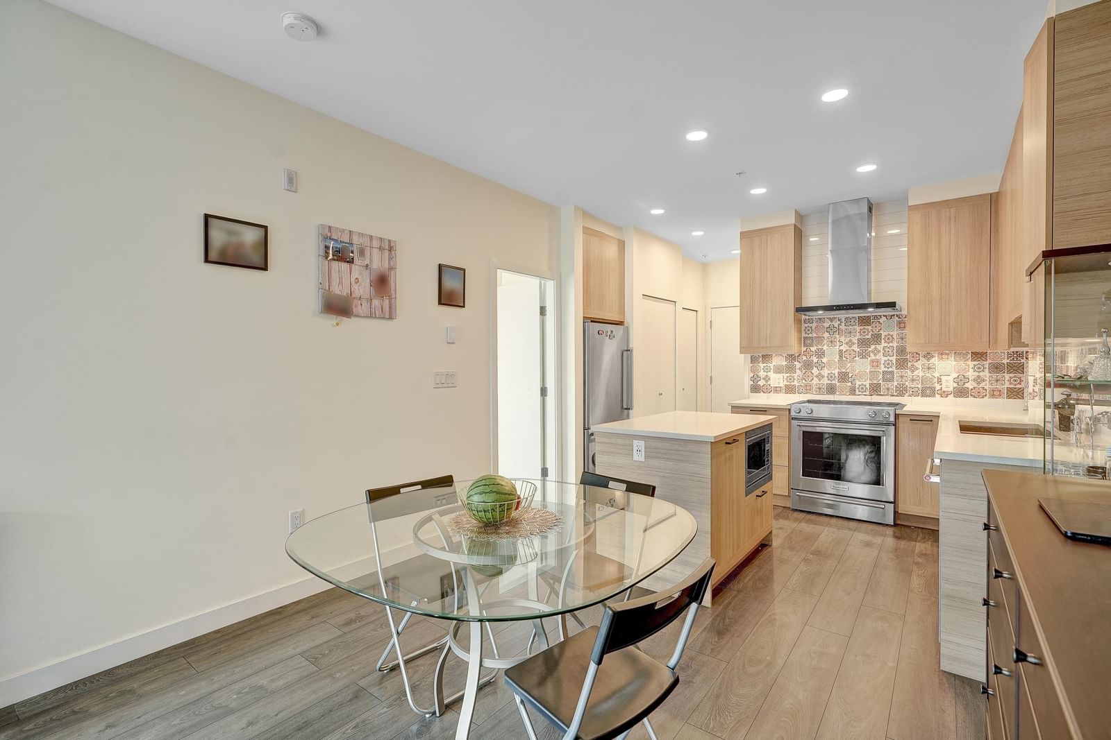 Listing Image 18