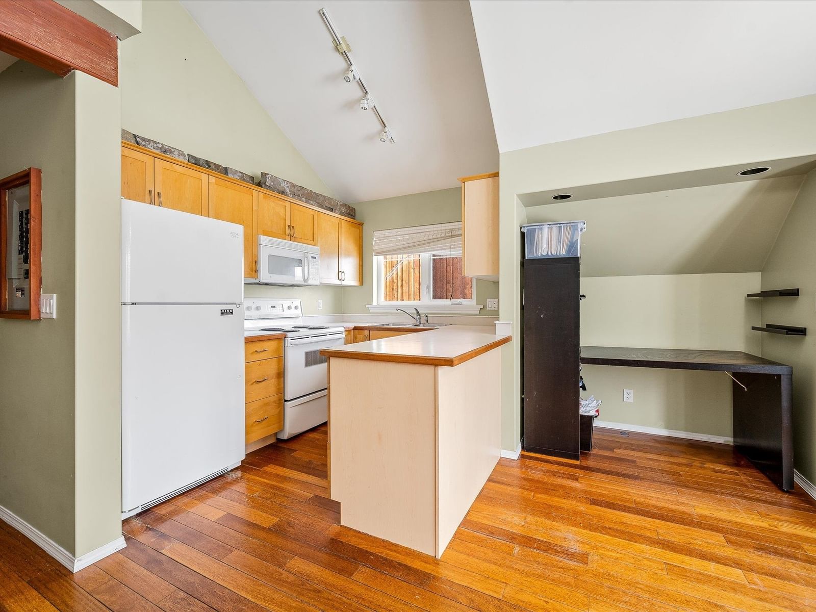 Listing Image 8