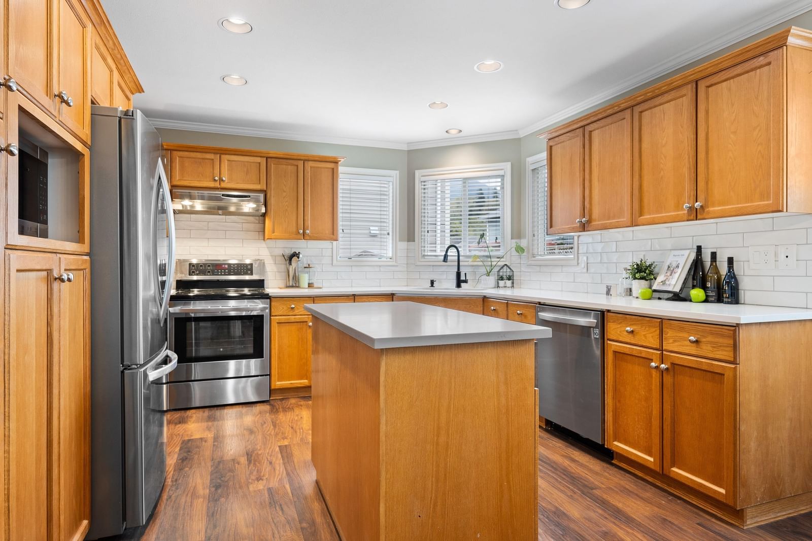 Listing Image 11