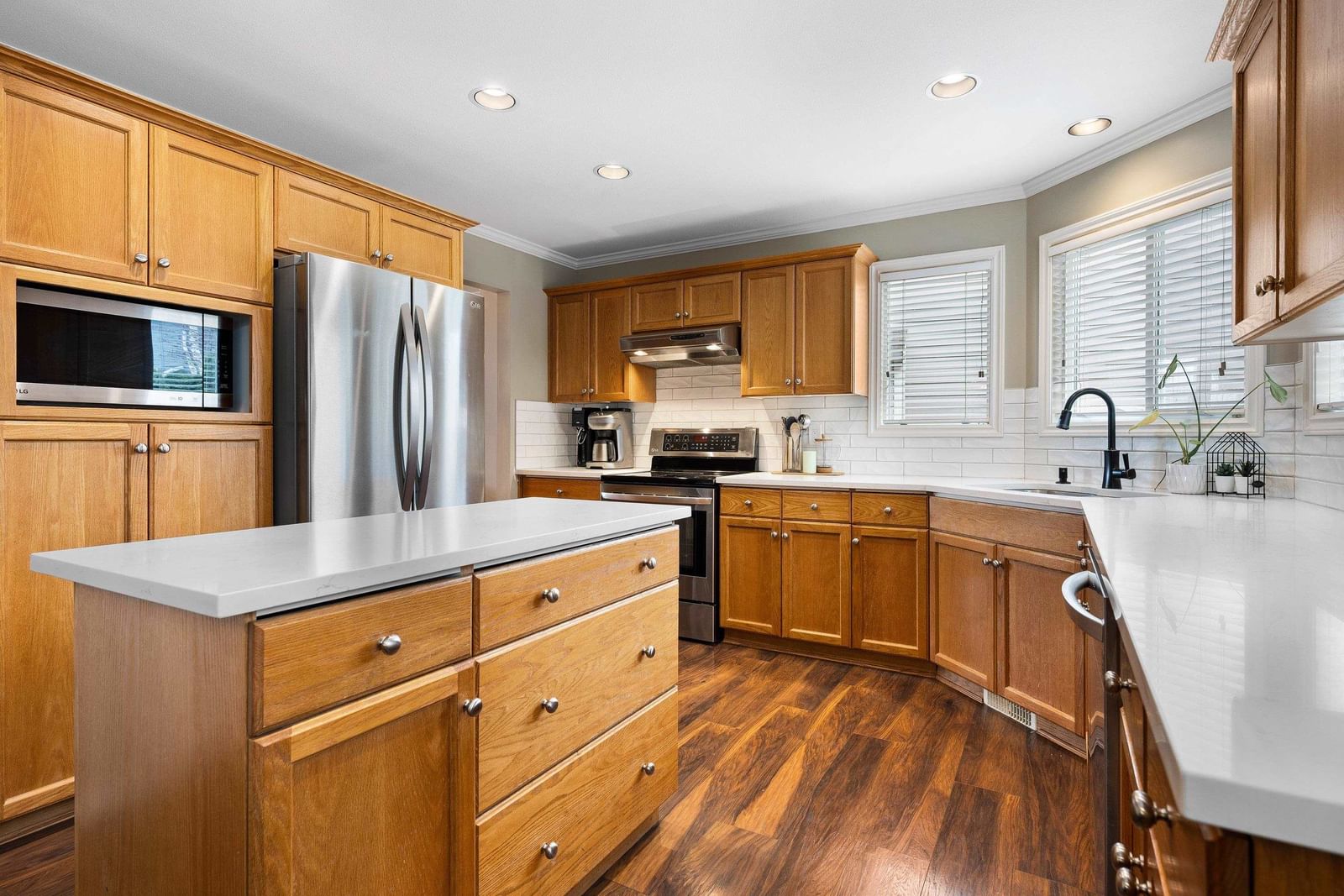 Listing Image 12